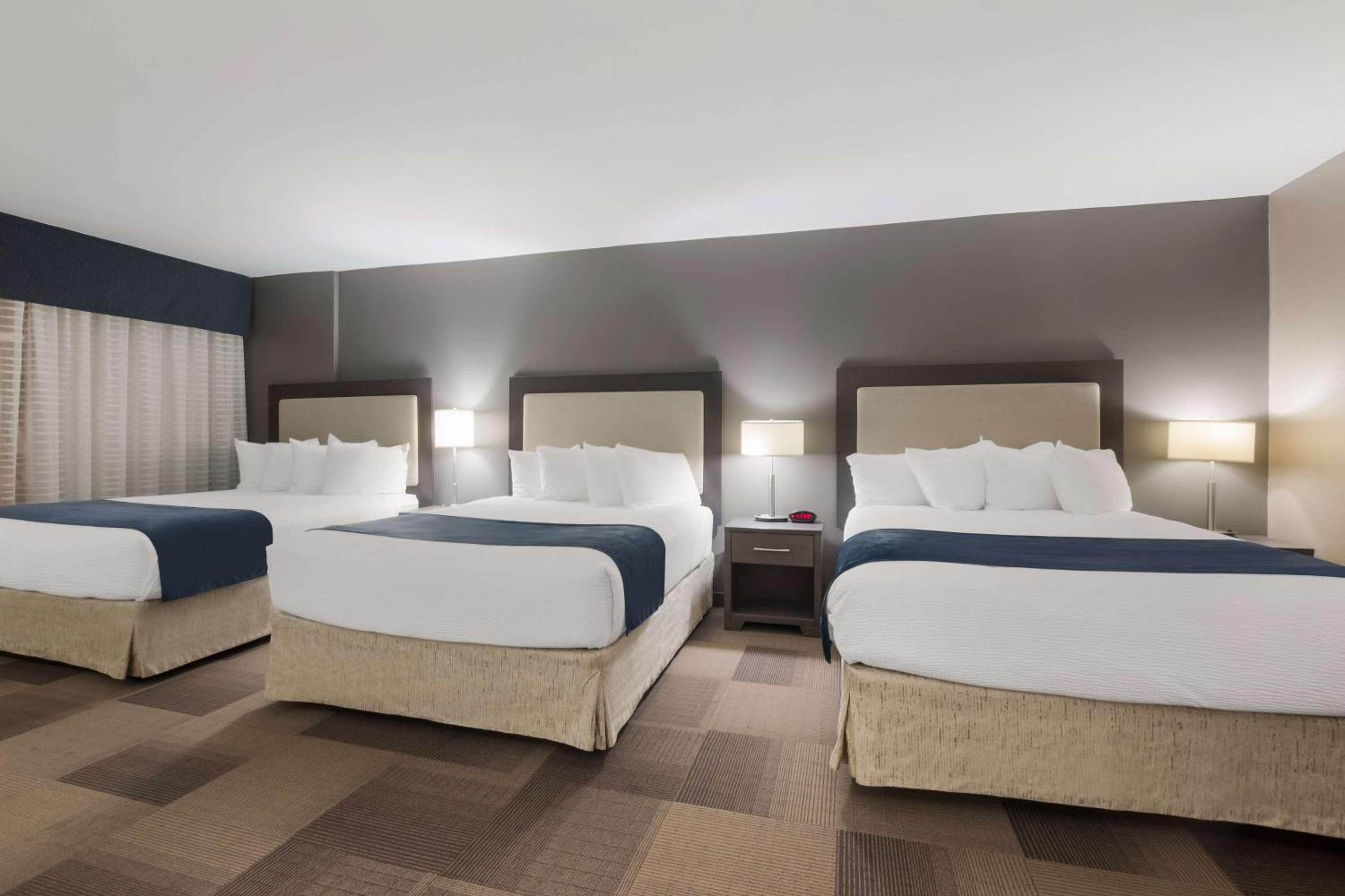 Queen Room with Three Queen Beds - Non-Smoking photo 2