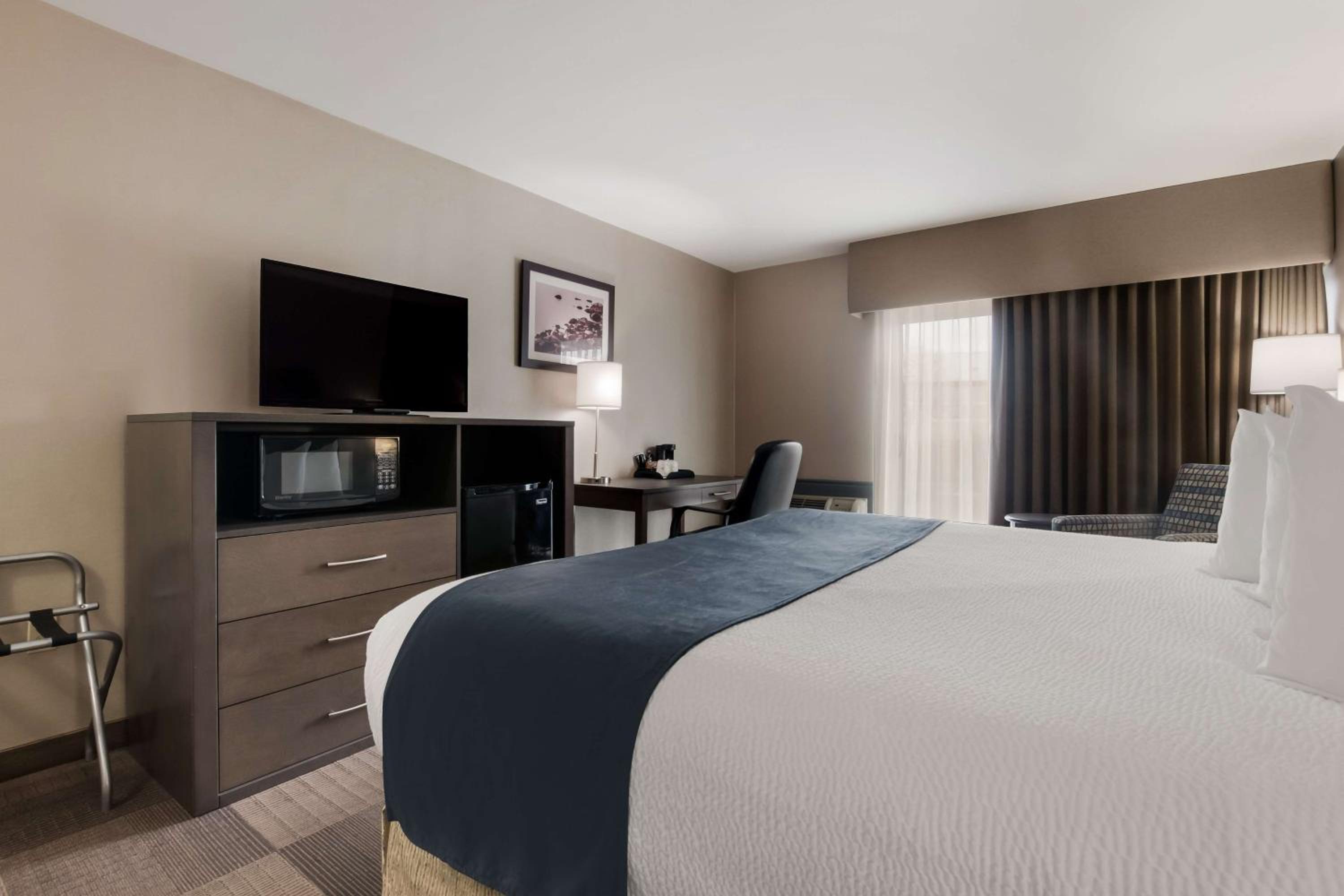Executive King Room - Non-Smoking - Photo 3