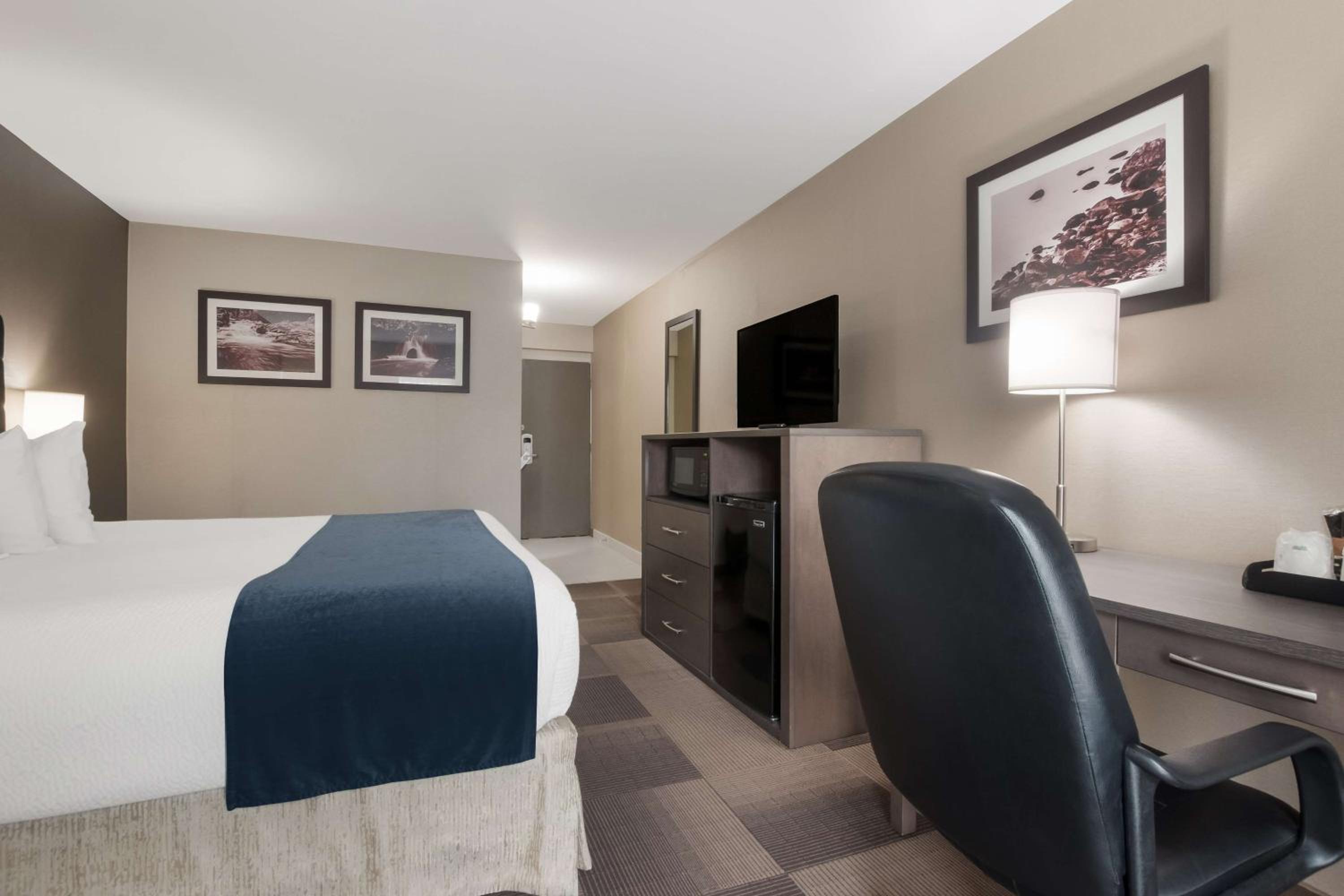 Executive King Room - Non-Smoking - Photo 4