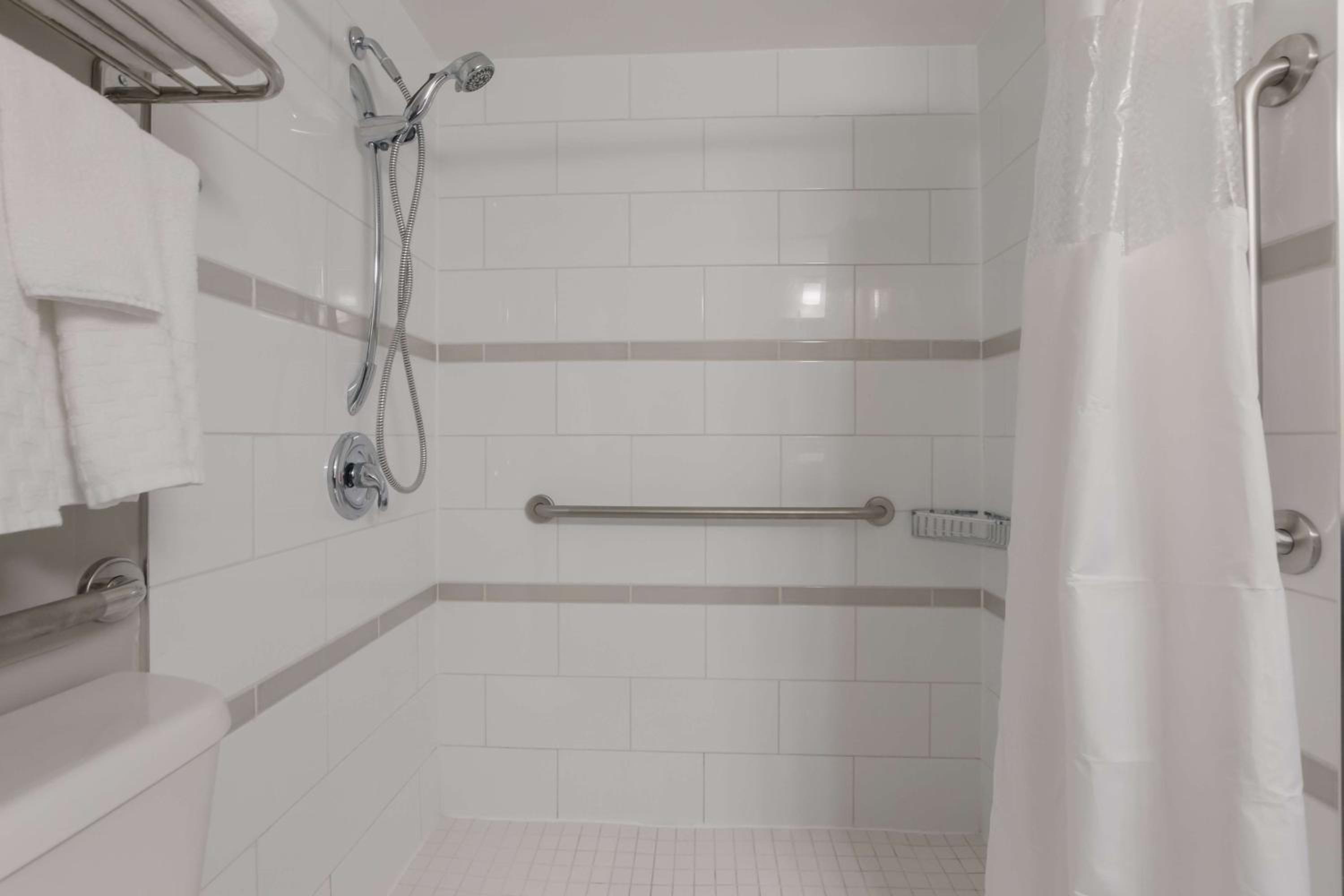 King Room with Roll-in Shower - Disability Access/Non-Smoking
