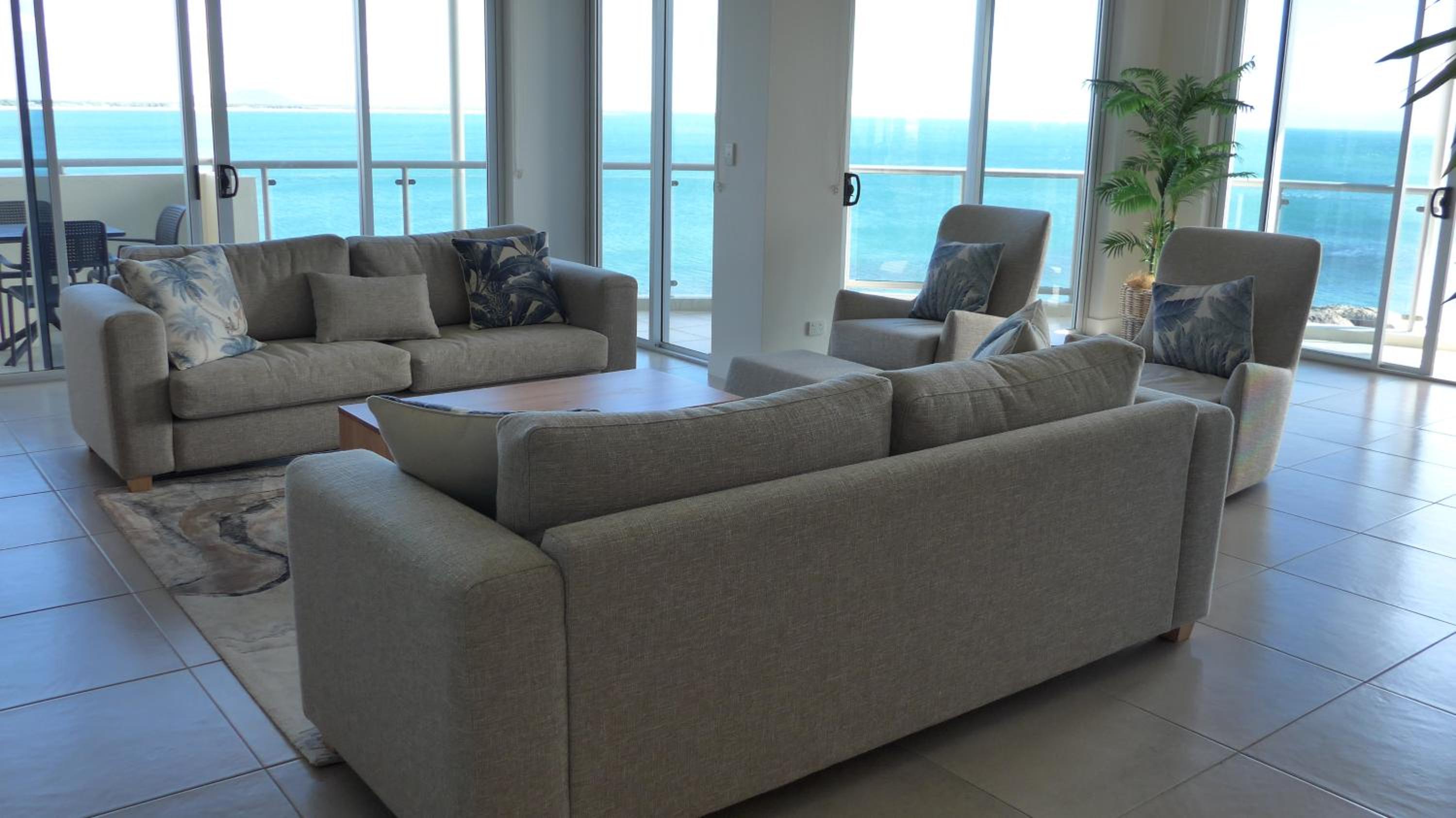 Three-Bedroom Ocean View Deluxe Penthouse photo 2