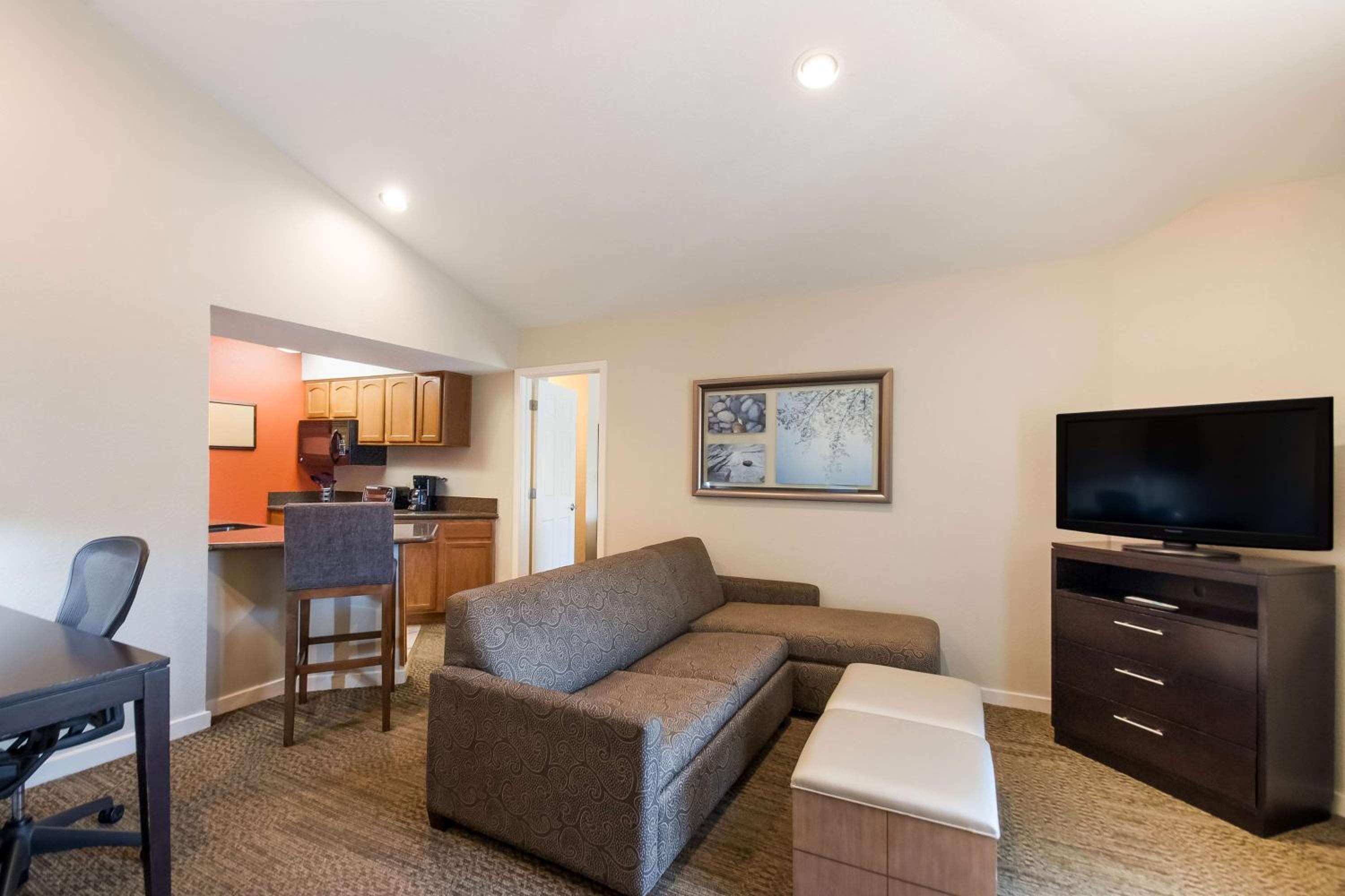 One-Bedroom King Suite - Photo 3
