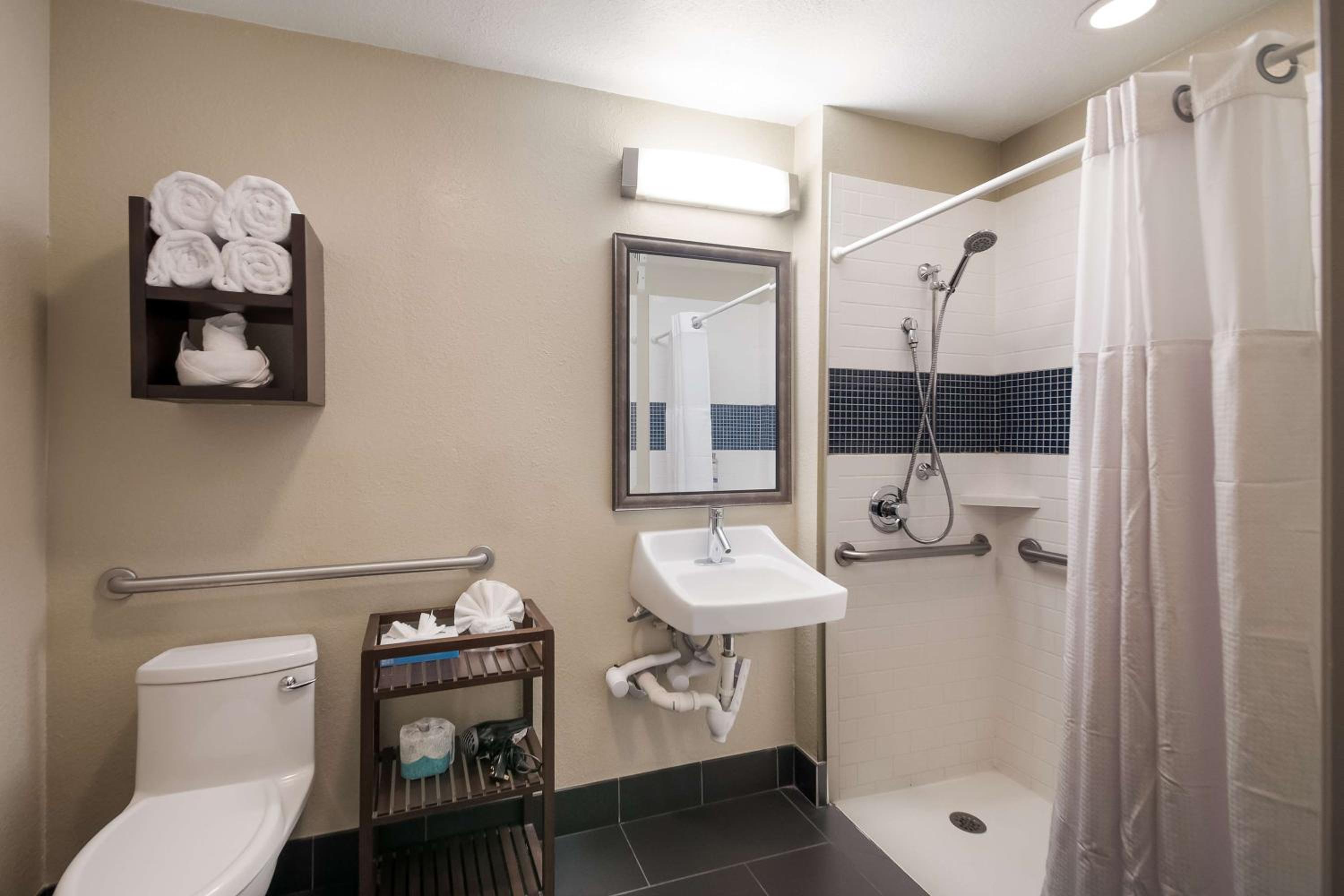 Two-Bedroom Suite with Two Queen Beds - Photo 4