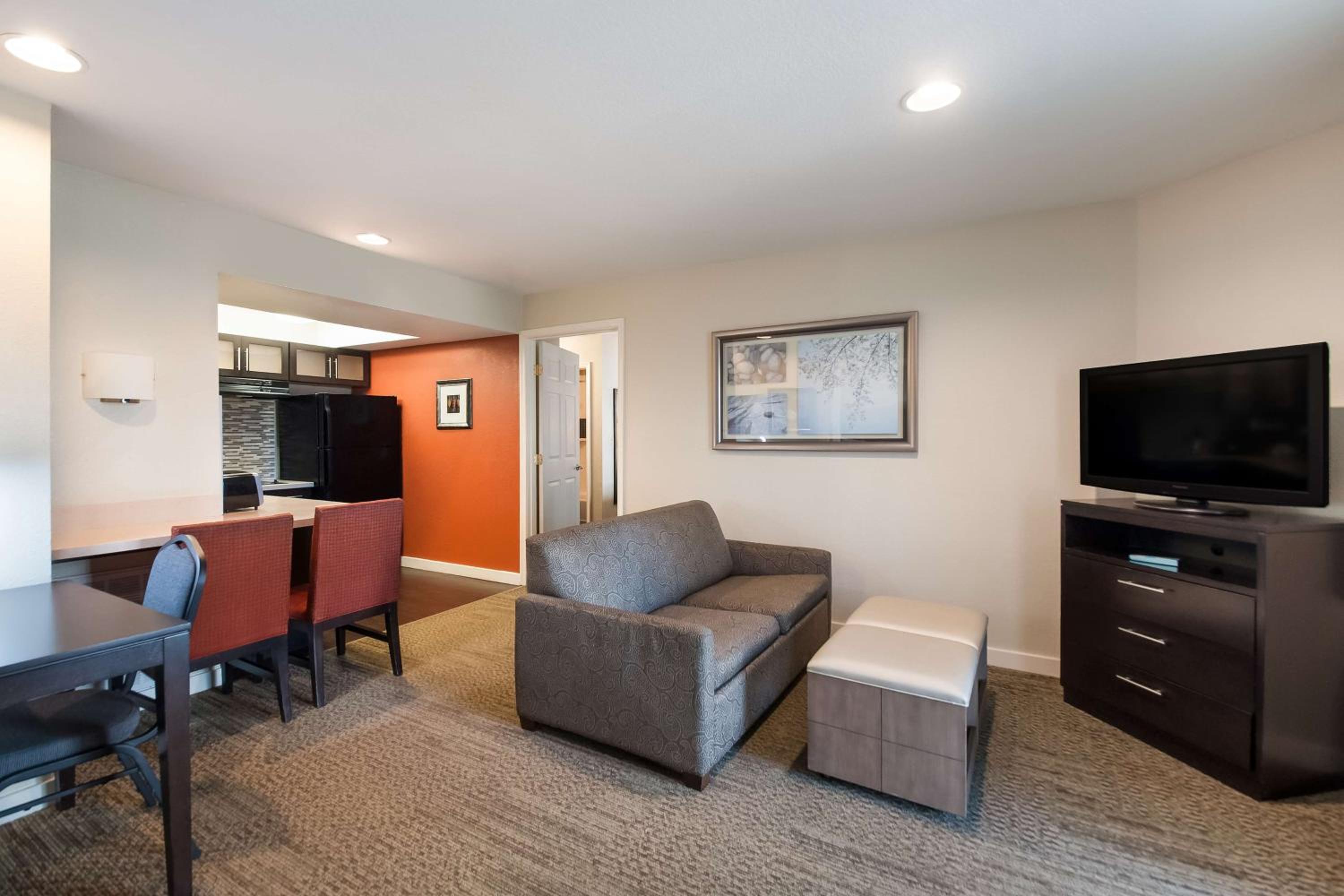 Two-Bedroom Suite with Two Queen Beds - Photo 5