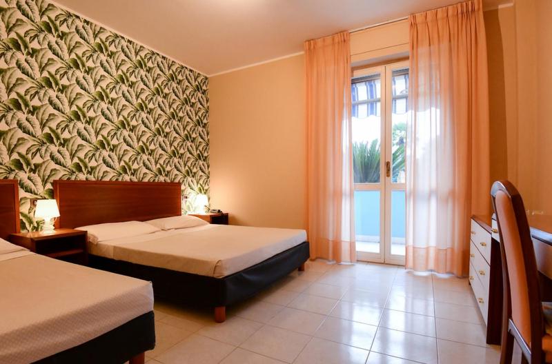 Triple Room with Balcony - Photo 3