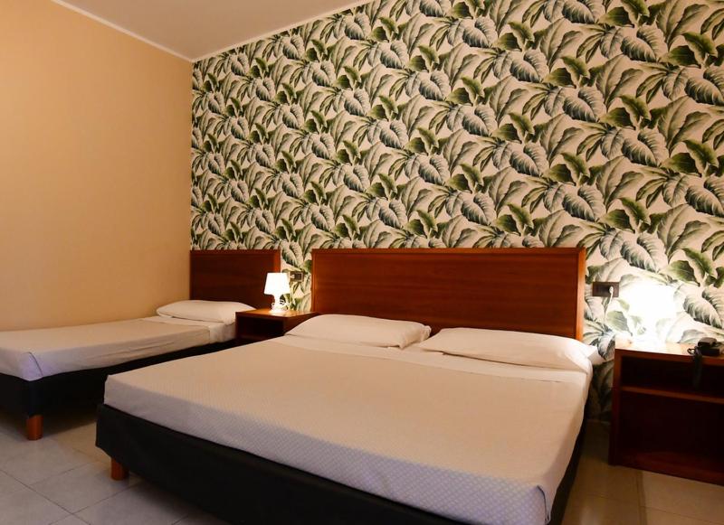 Triple Room with Balcony - Photo 5