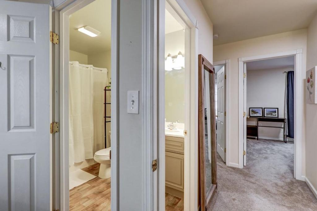 Three-Bedroom House photo 3