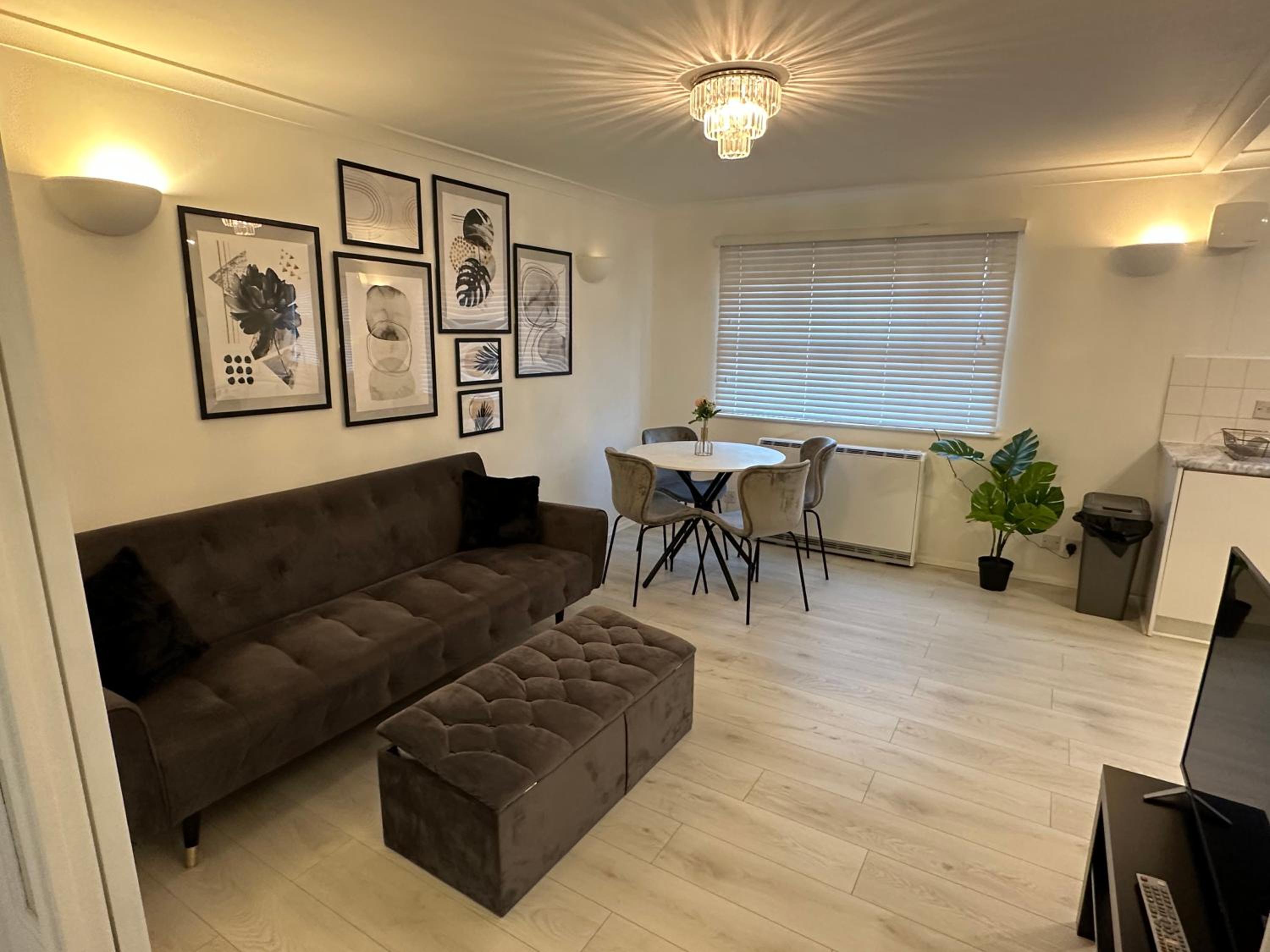 One-Bedroom Apartment photo 1