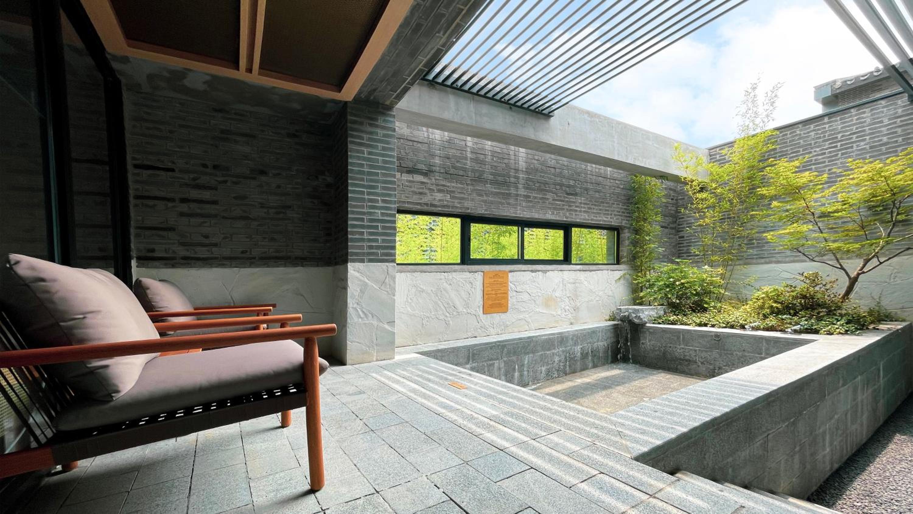 1 King One-Bedroom Suite Private Hot Spring - Photo 3