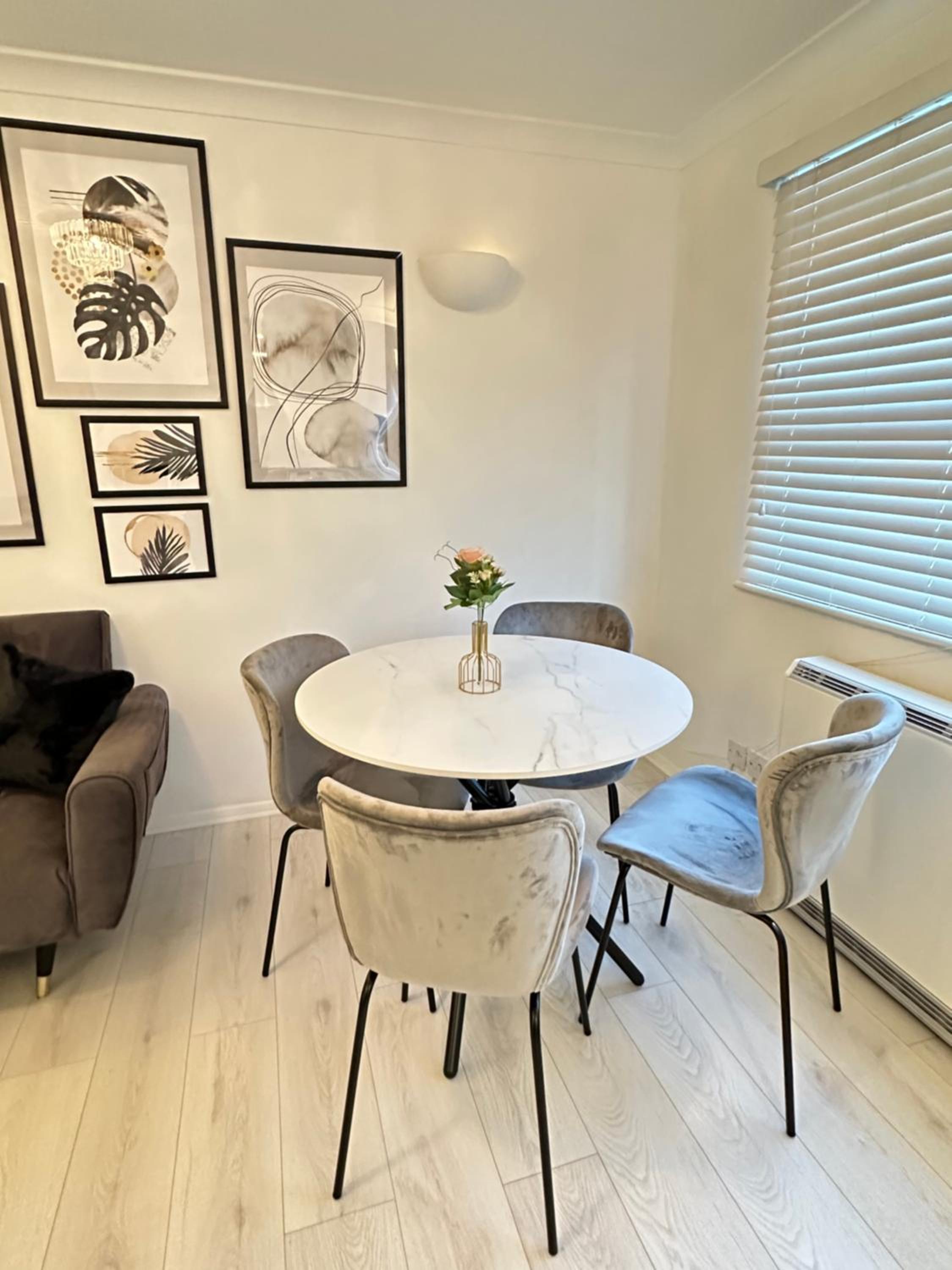 One-Bedroom Apartment photo 2