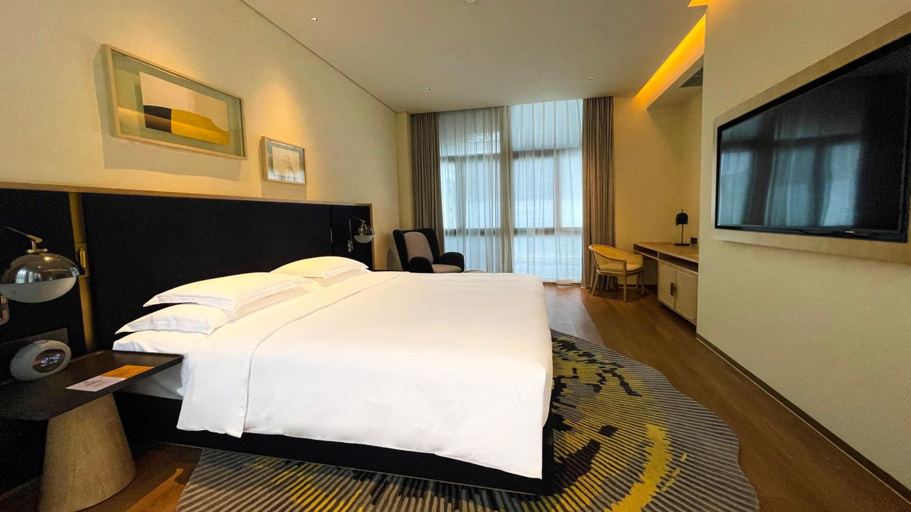 1 King One-Bedroom Suite Private Hot Spring - Photo 1
