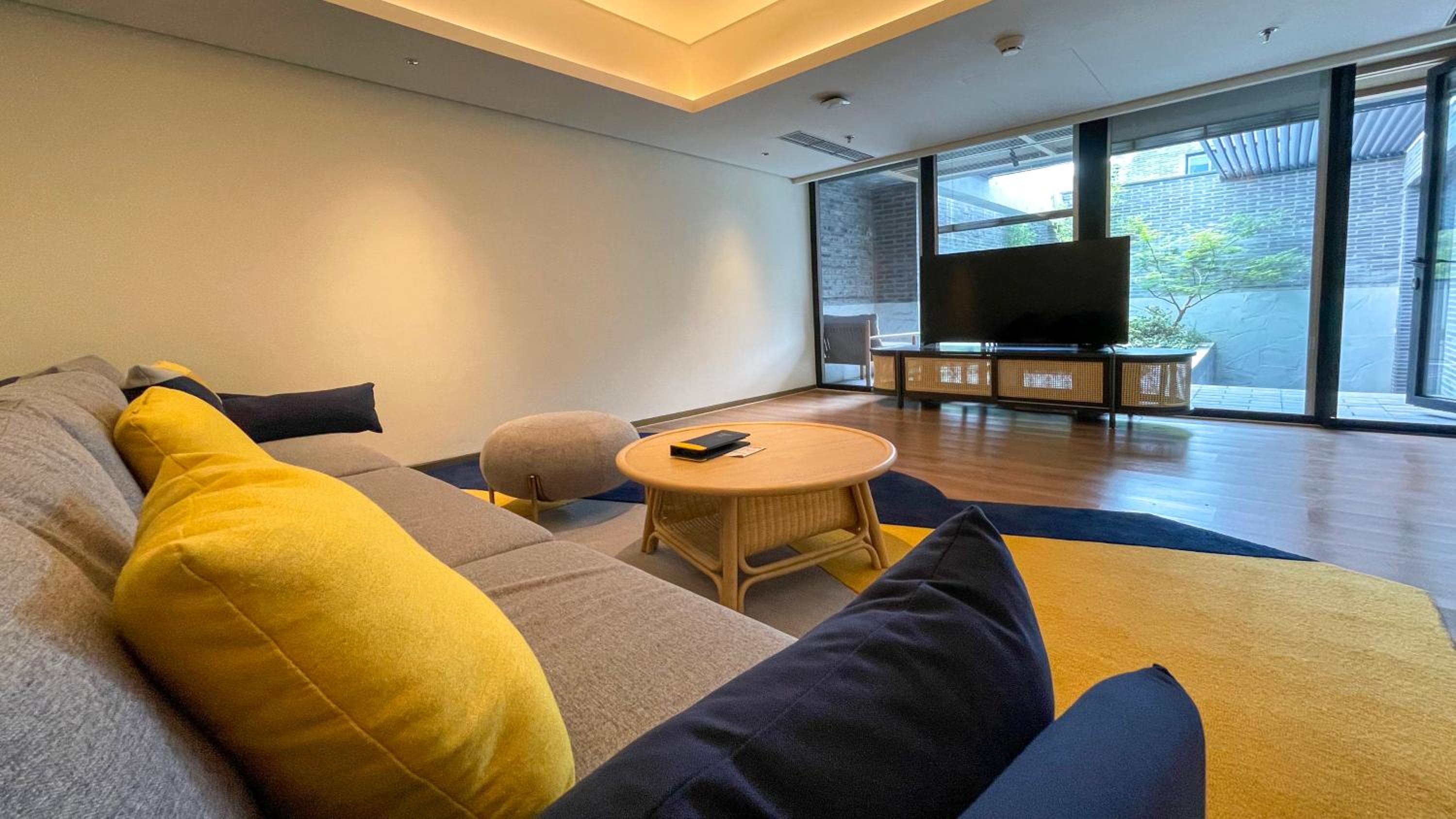 1 King One-Bedroom Suite Private Hot Spring - Photo 4