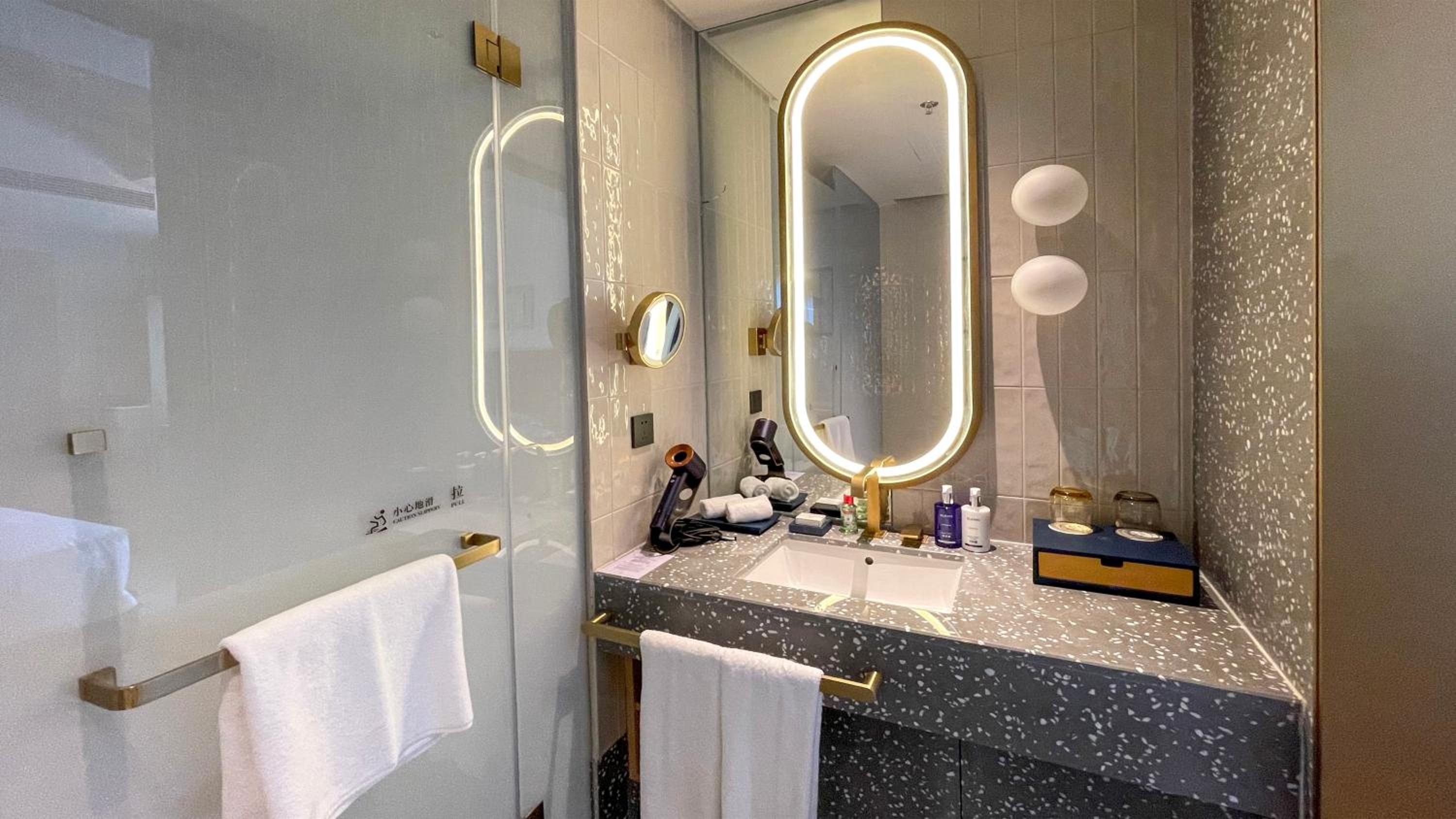 Three-Bedroom Suite - Photo 3