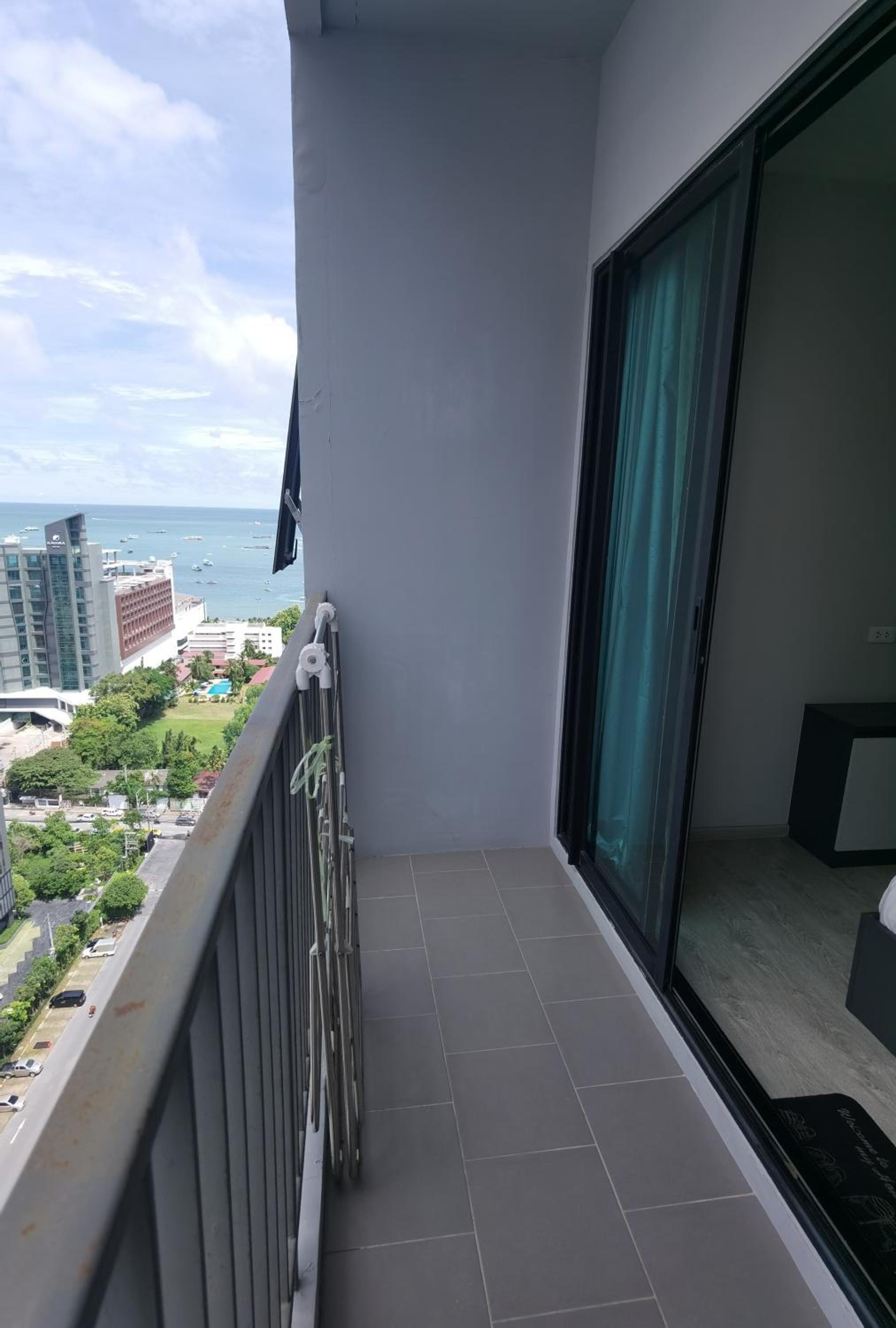 Two-Bedroom Apartment with Balcony and Sea View - Photo 13