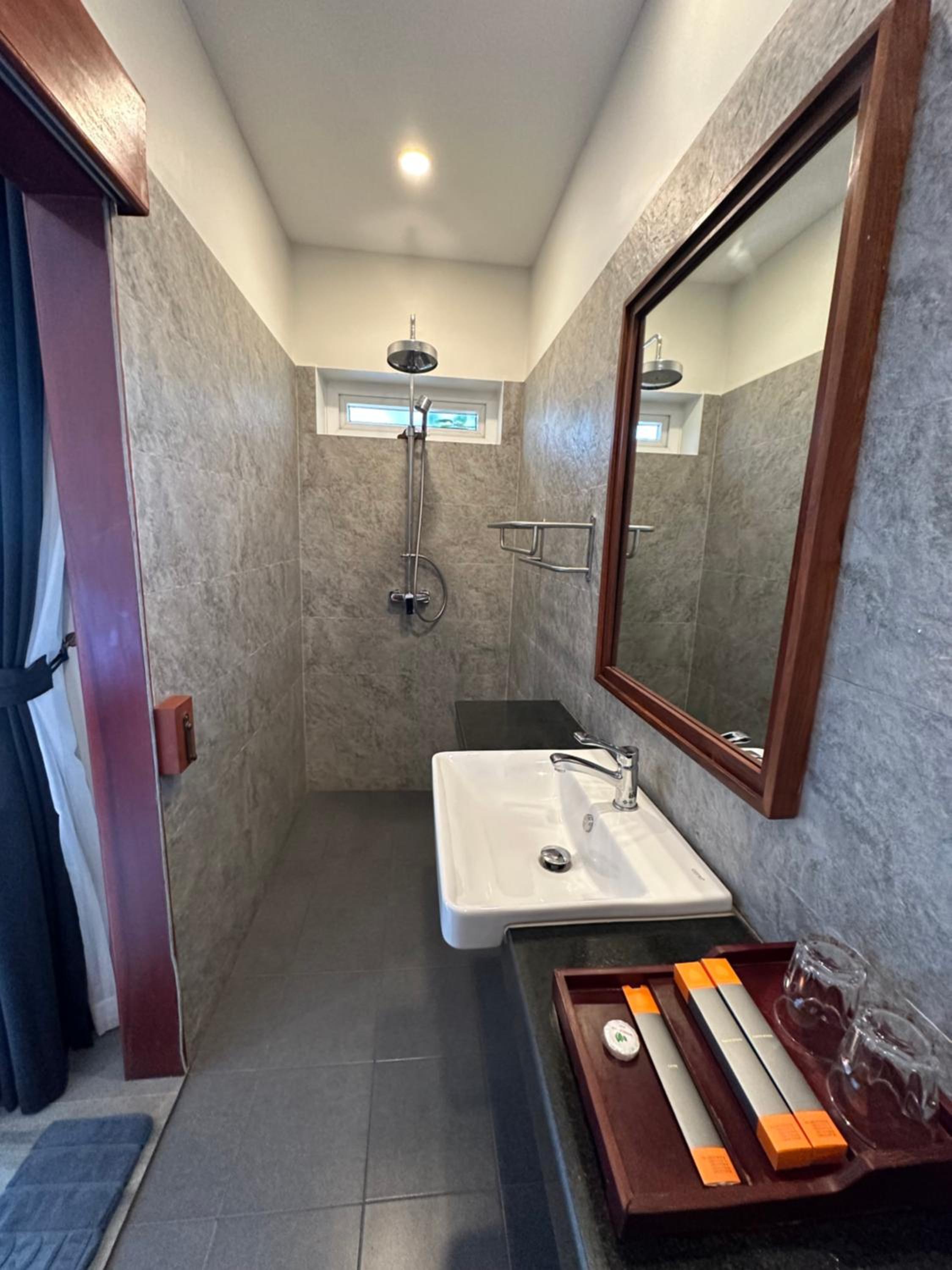 Studio Double With Balcony- Free Pick Up  - Photo 2