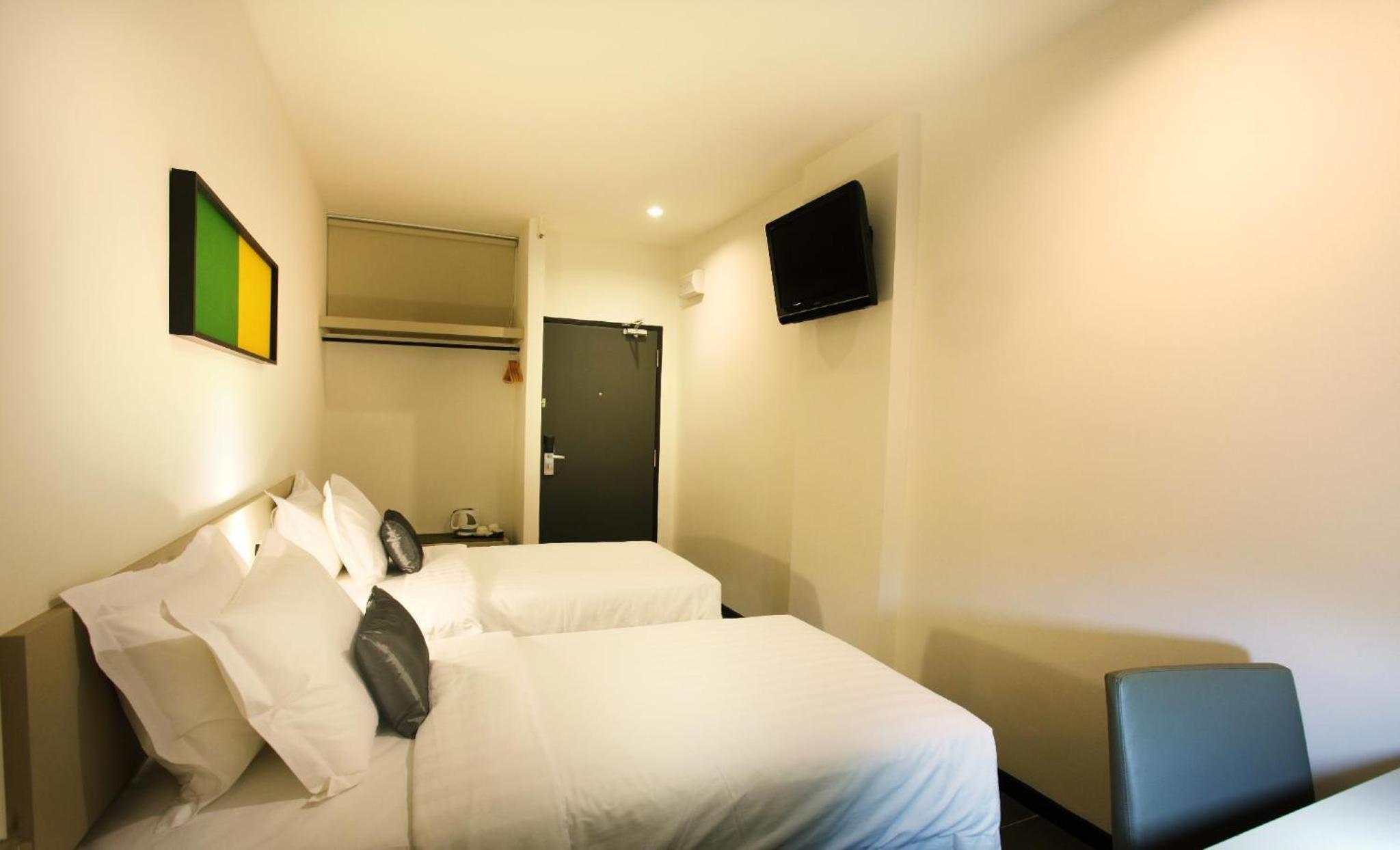 Standard Twin Room (No Window) - Photo 2