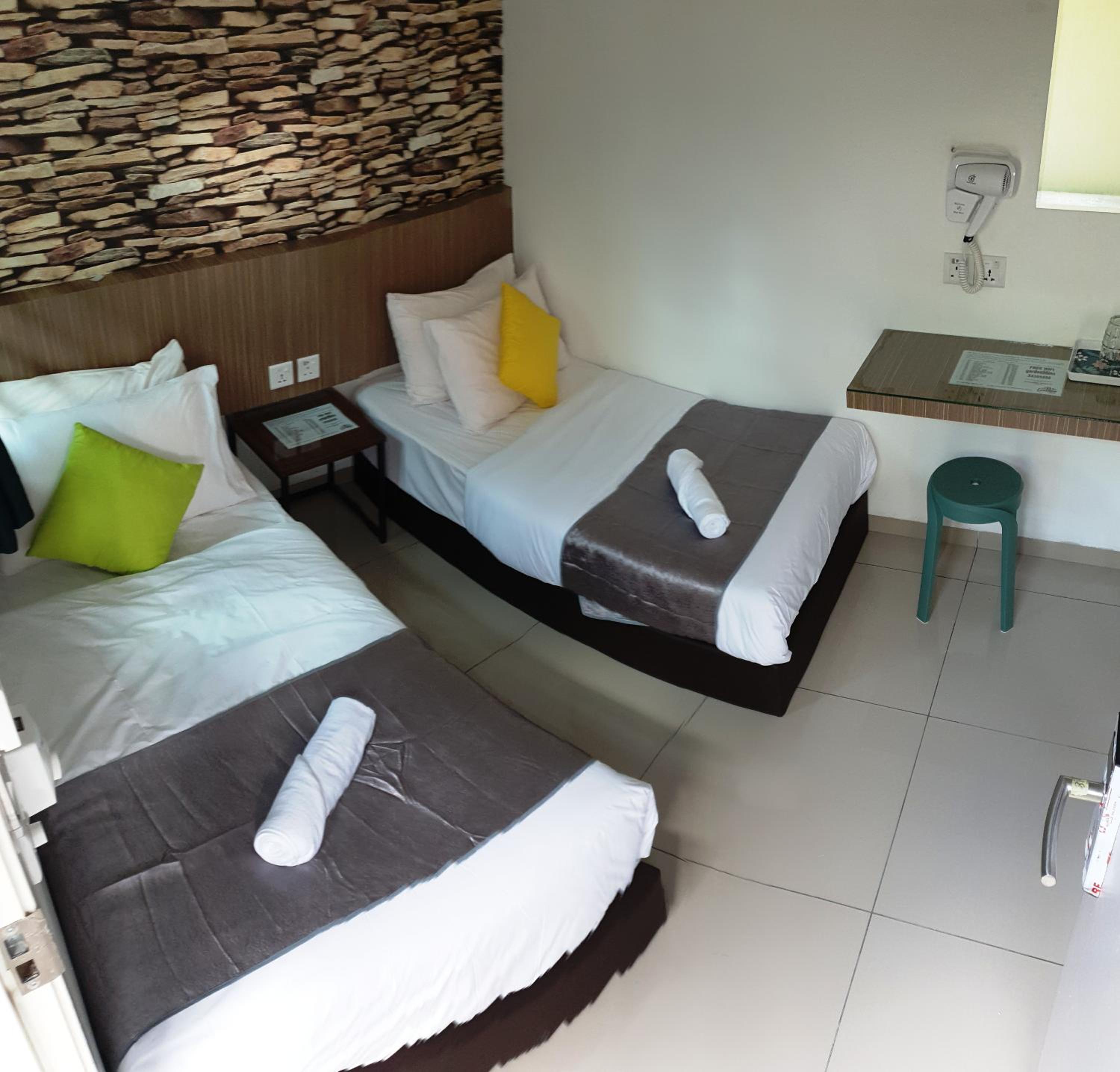 Standard Twin Room - Photo 2