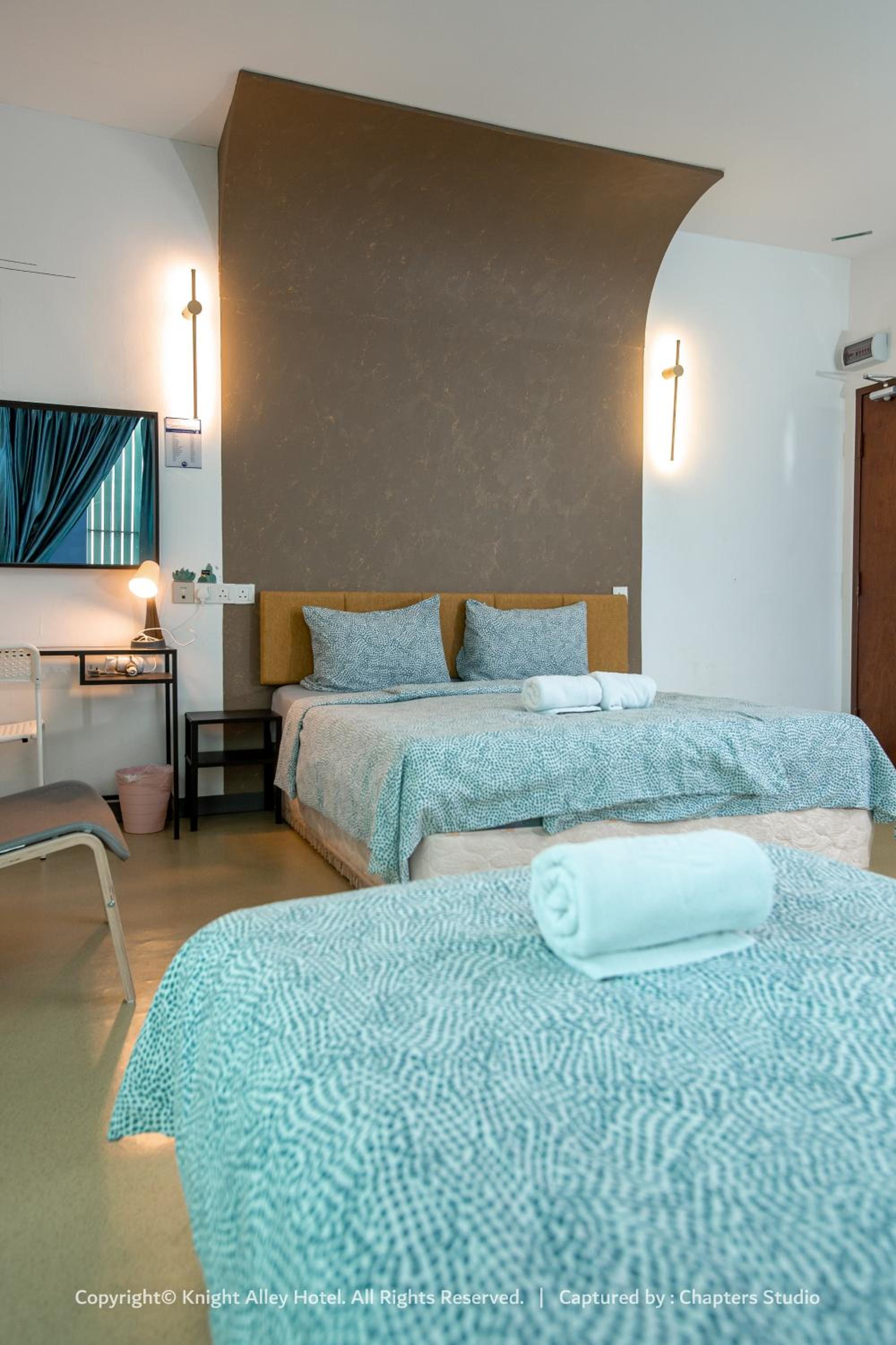 Family Room with Private Bathroom - Photo 9