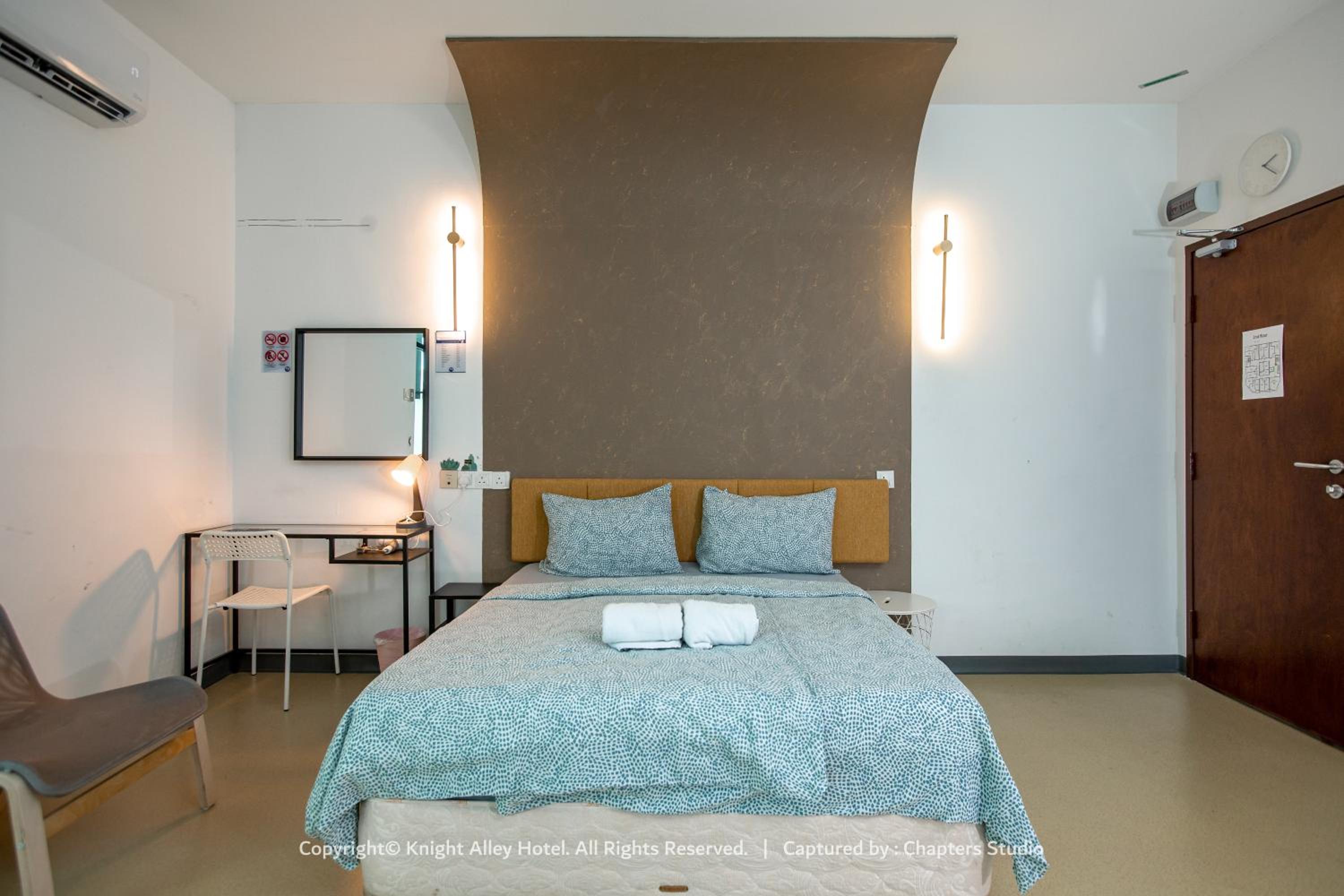 Family Room with Private Bathroom - Photo 8