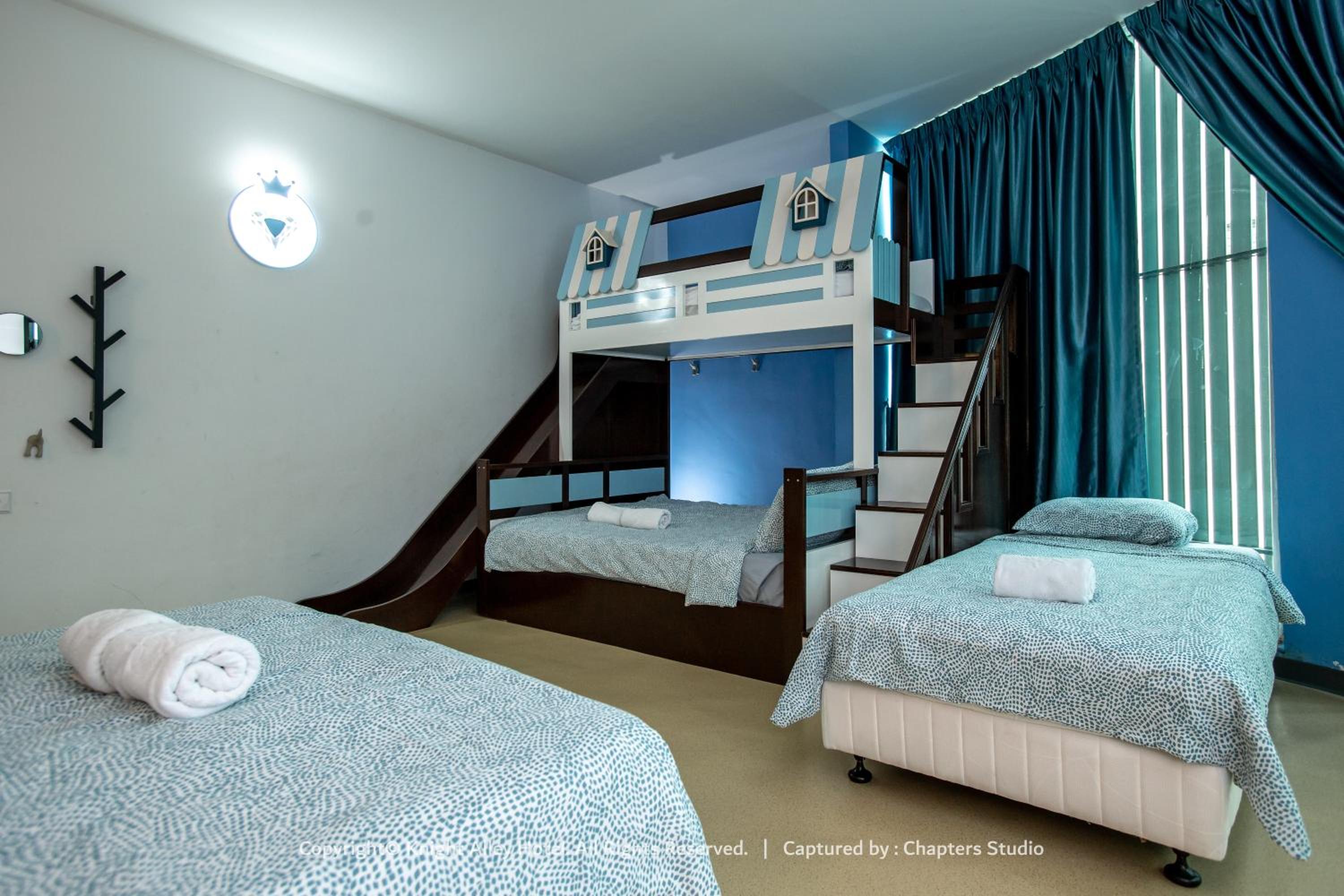 Family Room with Private Bathroom - Photo 2
