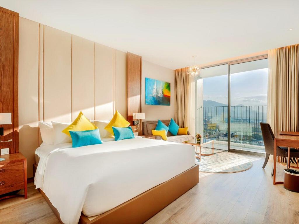 Deluxe King Suite - Photo 1