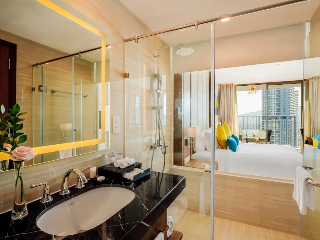 Deluxe King Suite - Photo 3