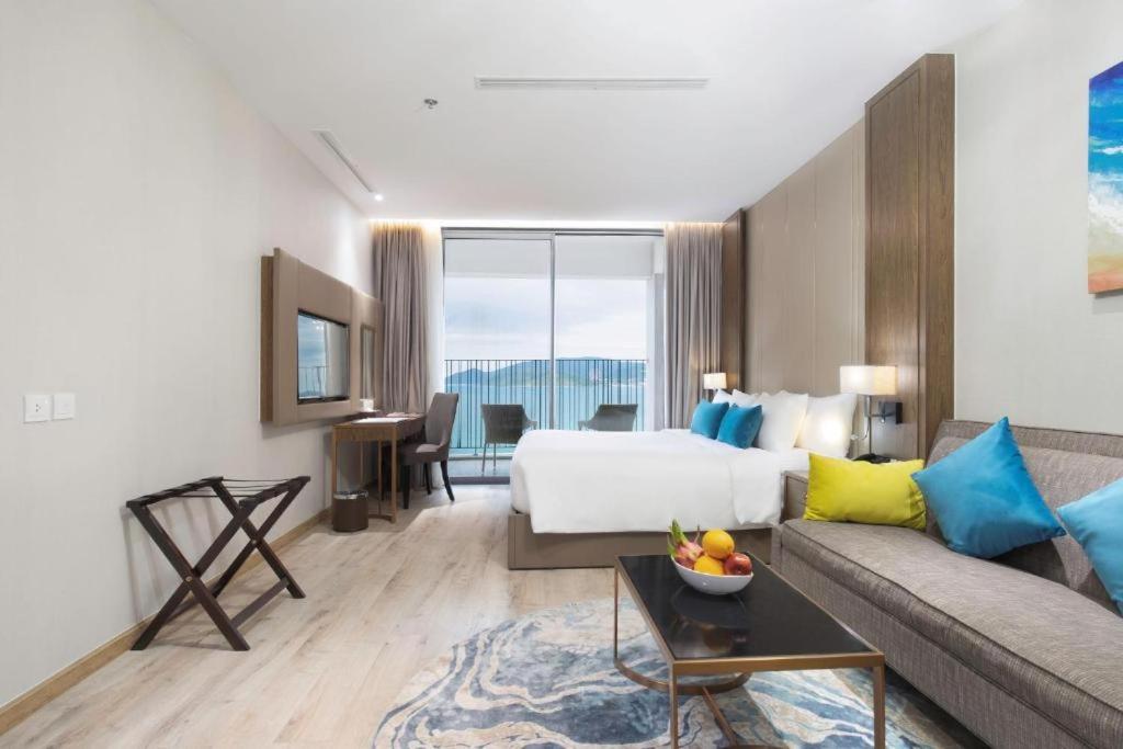 Deluxe Suite with Sea View