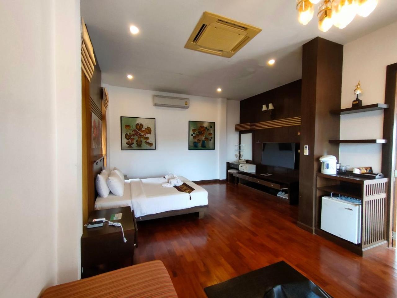 Two-Bedroom Villa - Photo 2