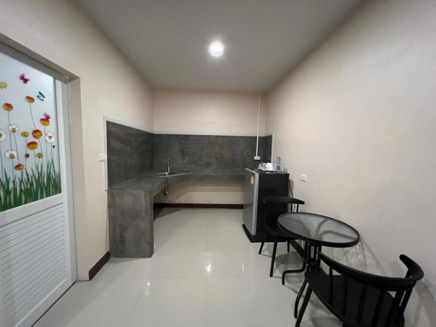 Twin Room with Pool View photo 3