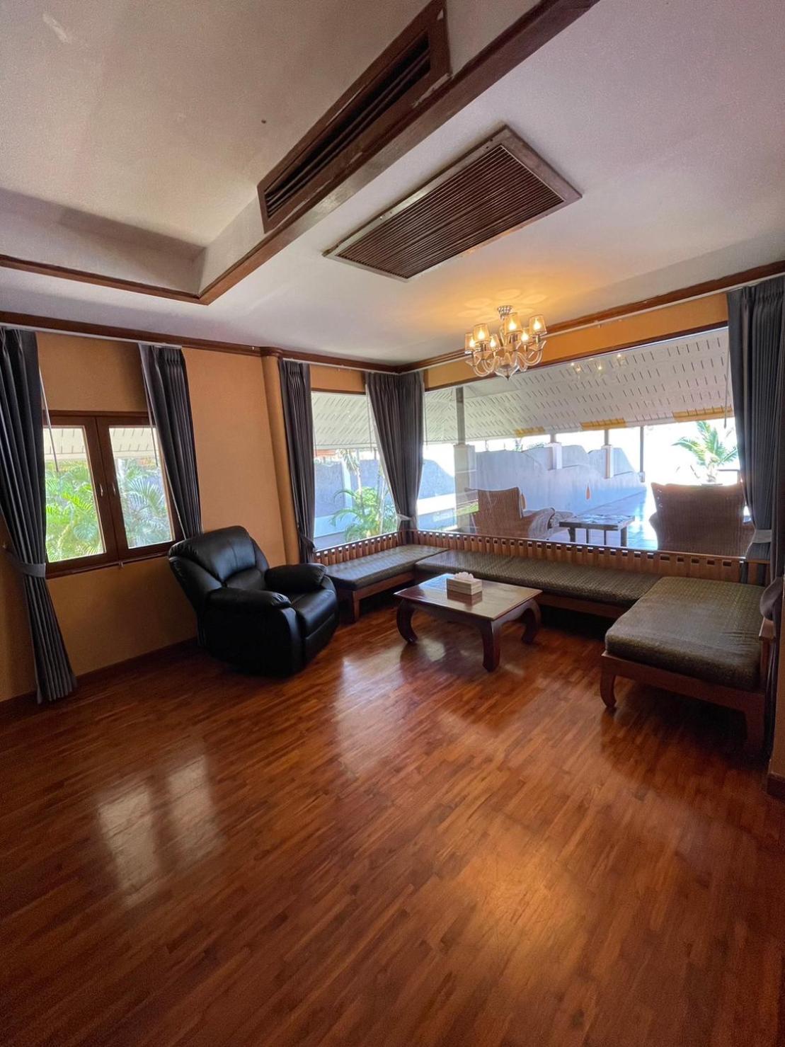 Villa with Sea View - Photo 3
