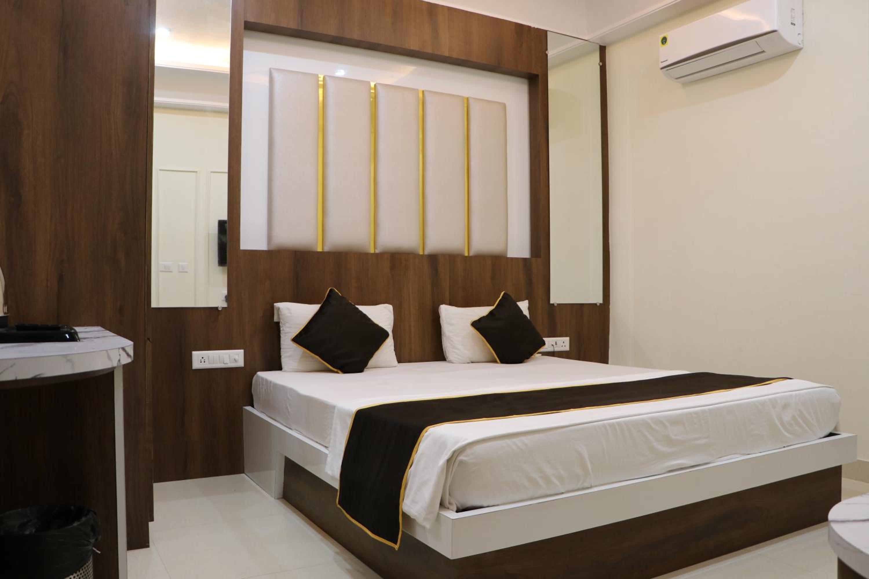 Deluxe Room - Photo 6