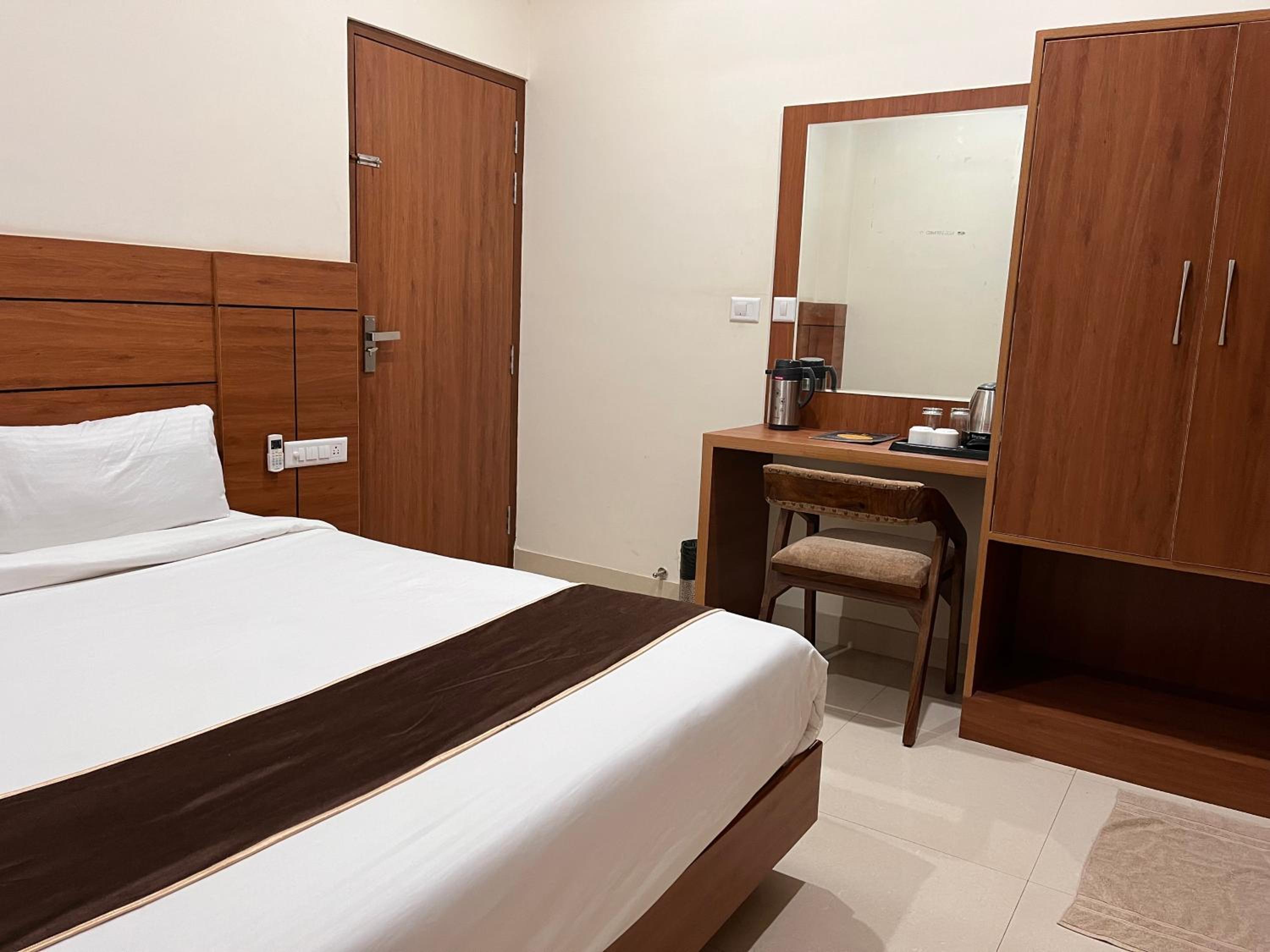 Deluxe Room - Photo 3