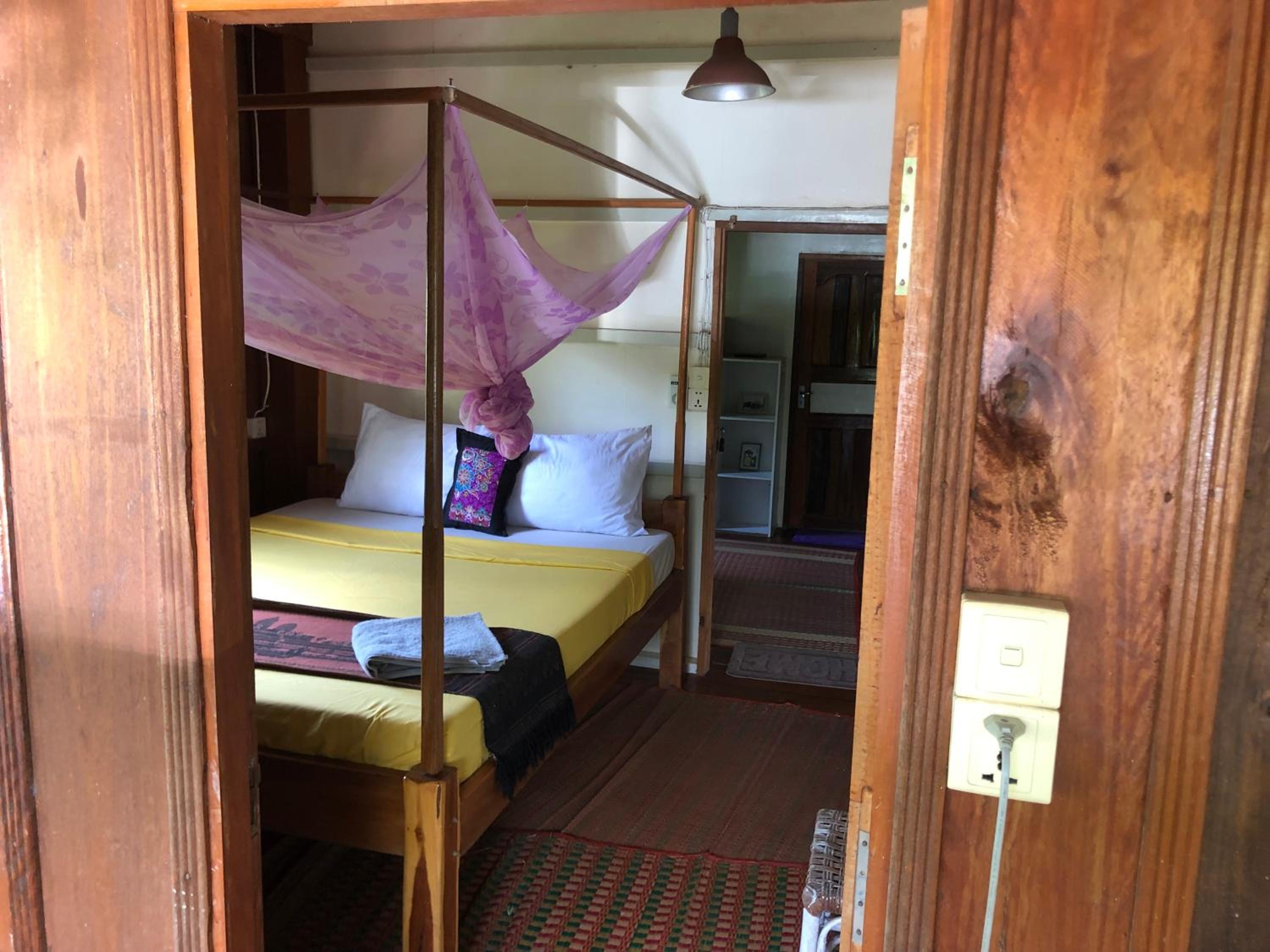 Budget Double Room - Photo 7