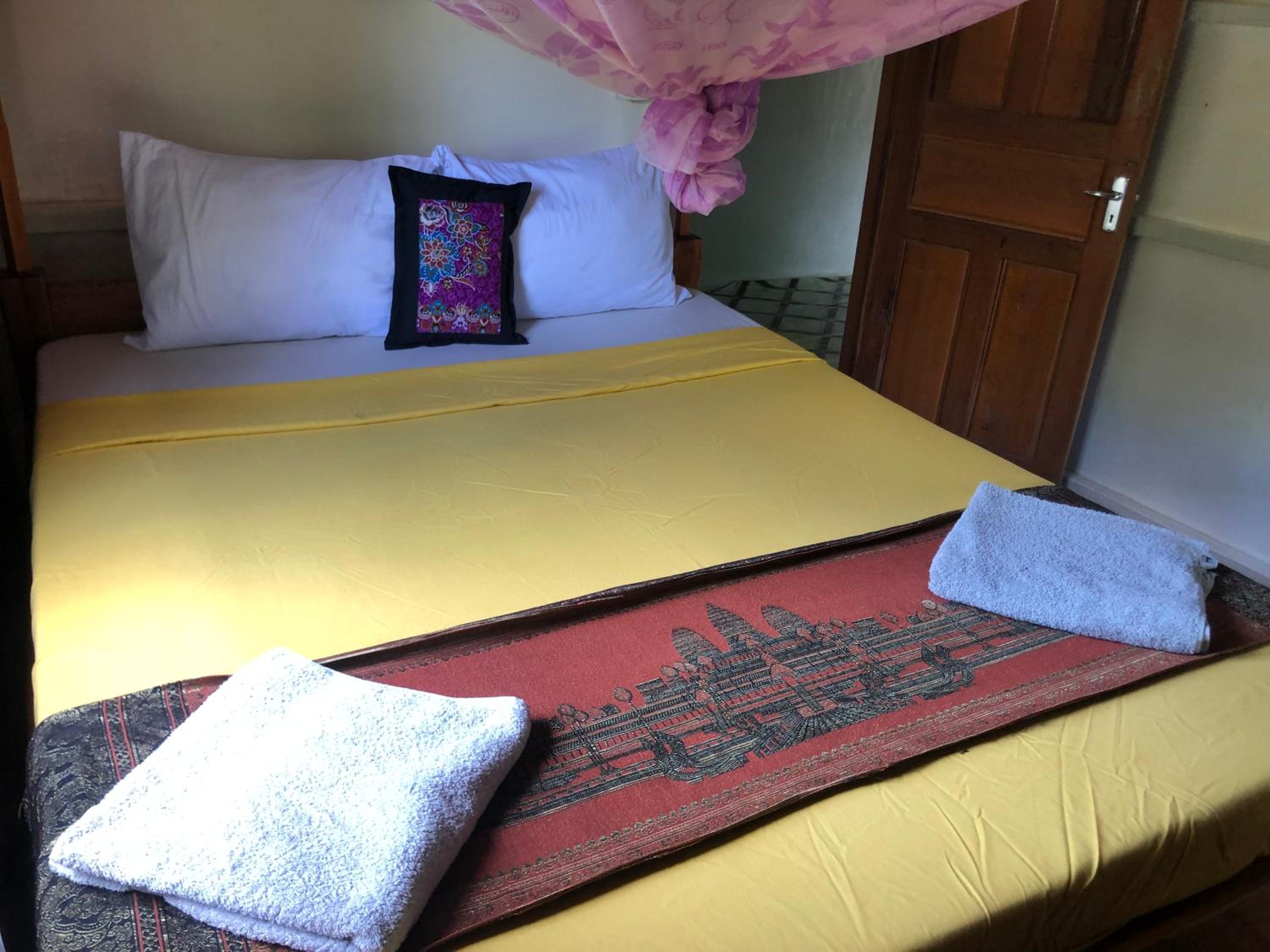 Budget Double Room - Photo 17