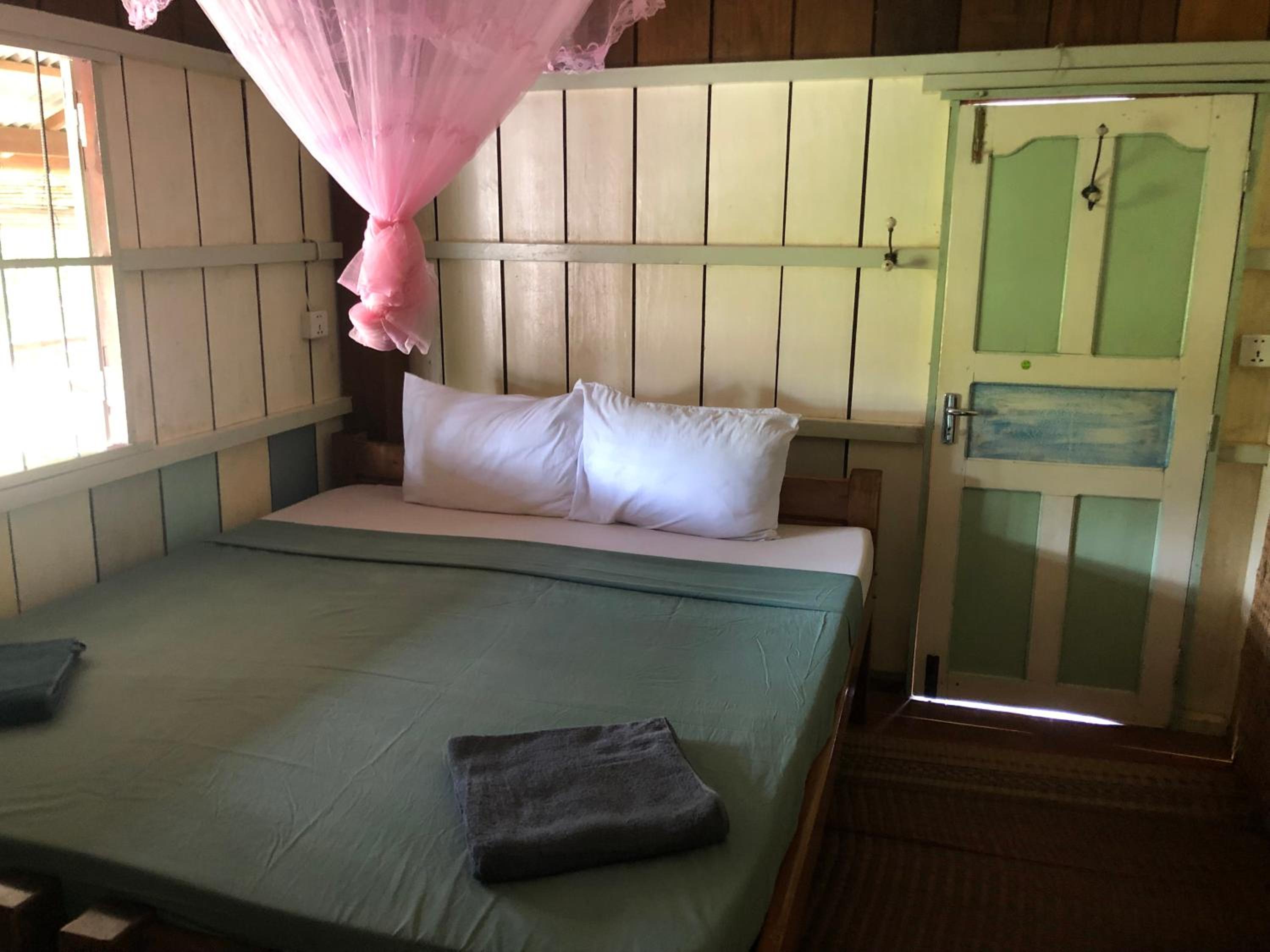 Budget Double Room - Photo 15