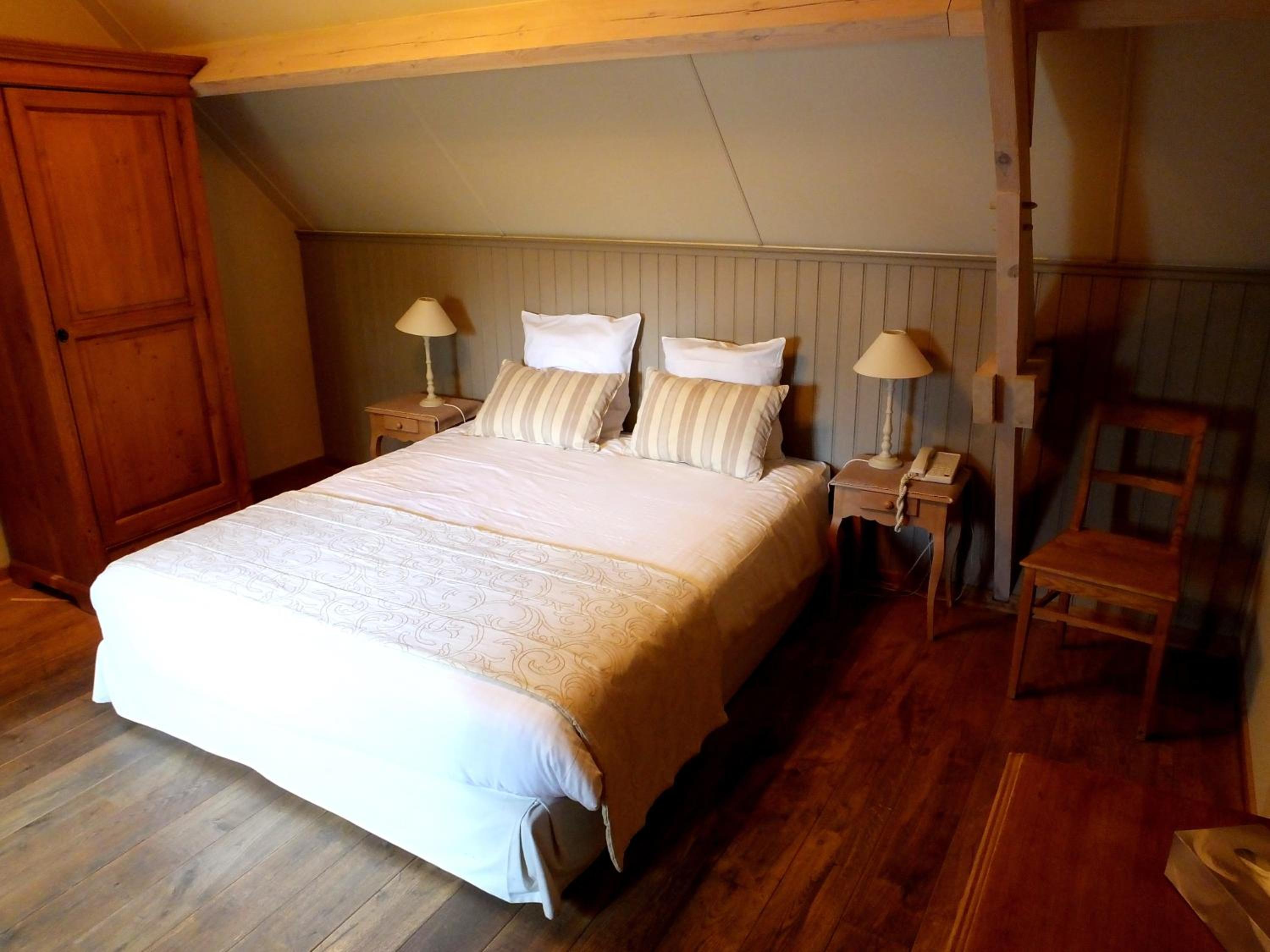 Standard Double Room - Photo 7