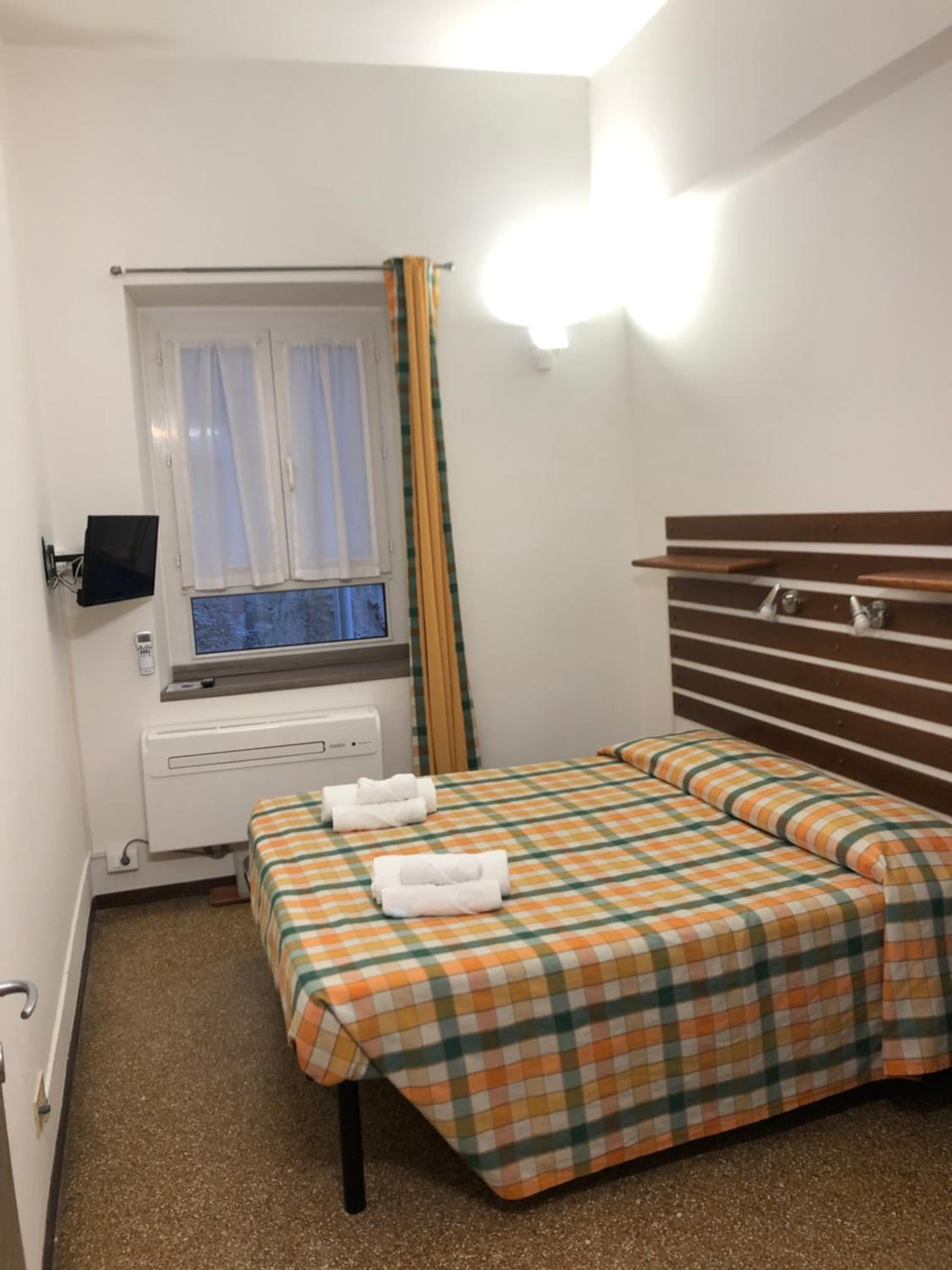 Large Quadruple Room - Photo 5