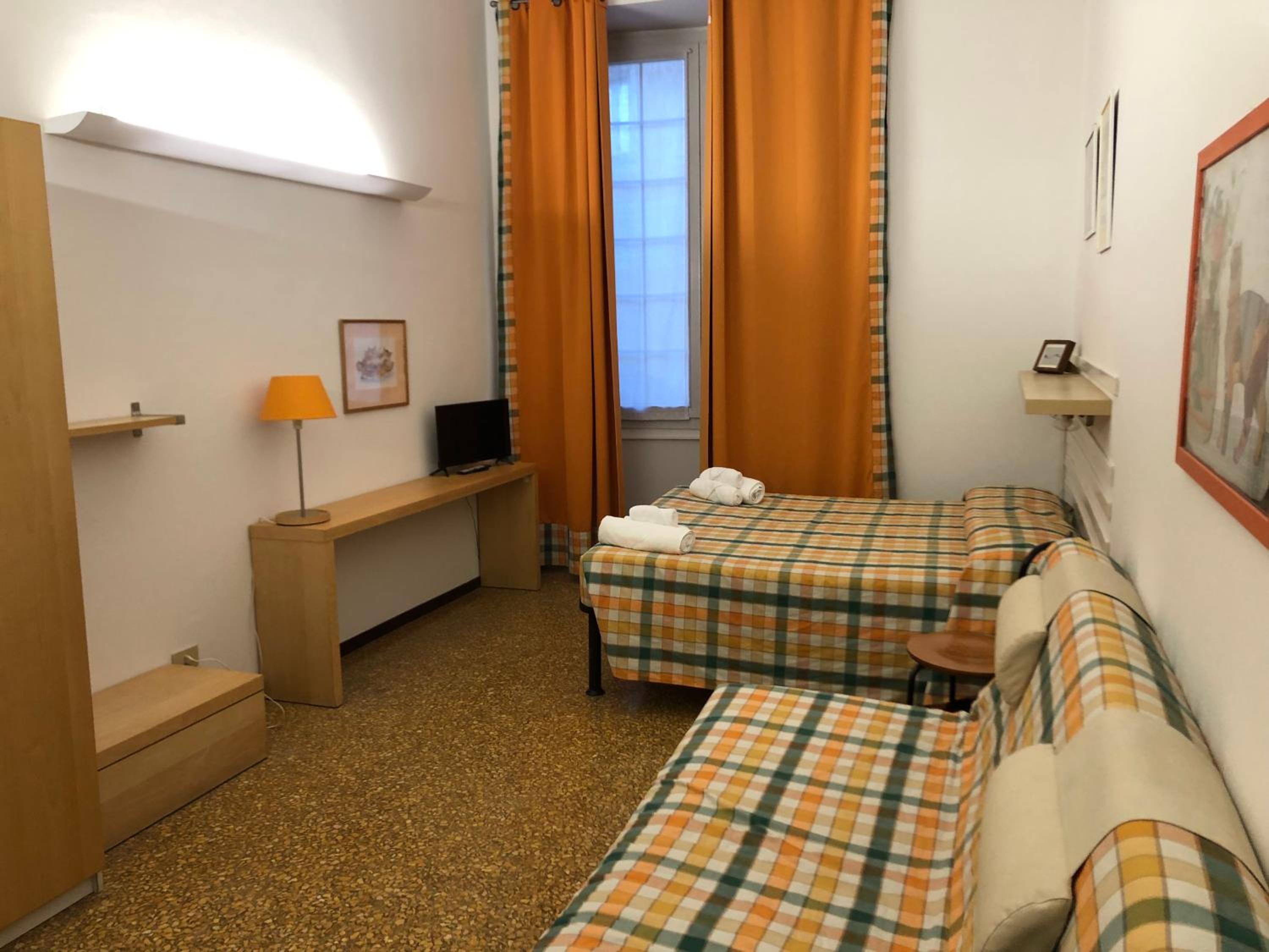 Large Quadruple Room - Photo 7