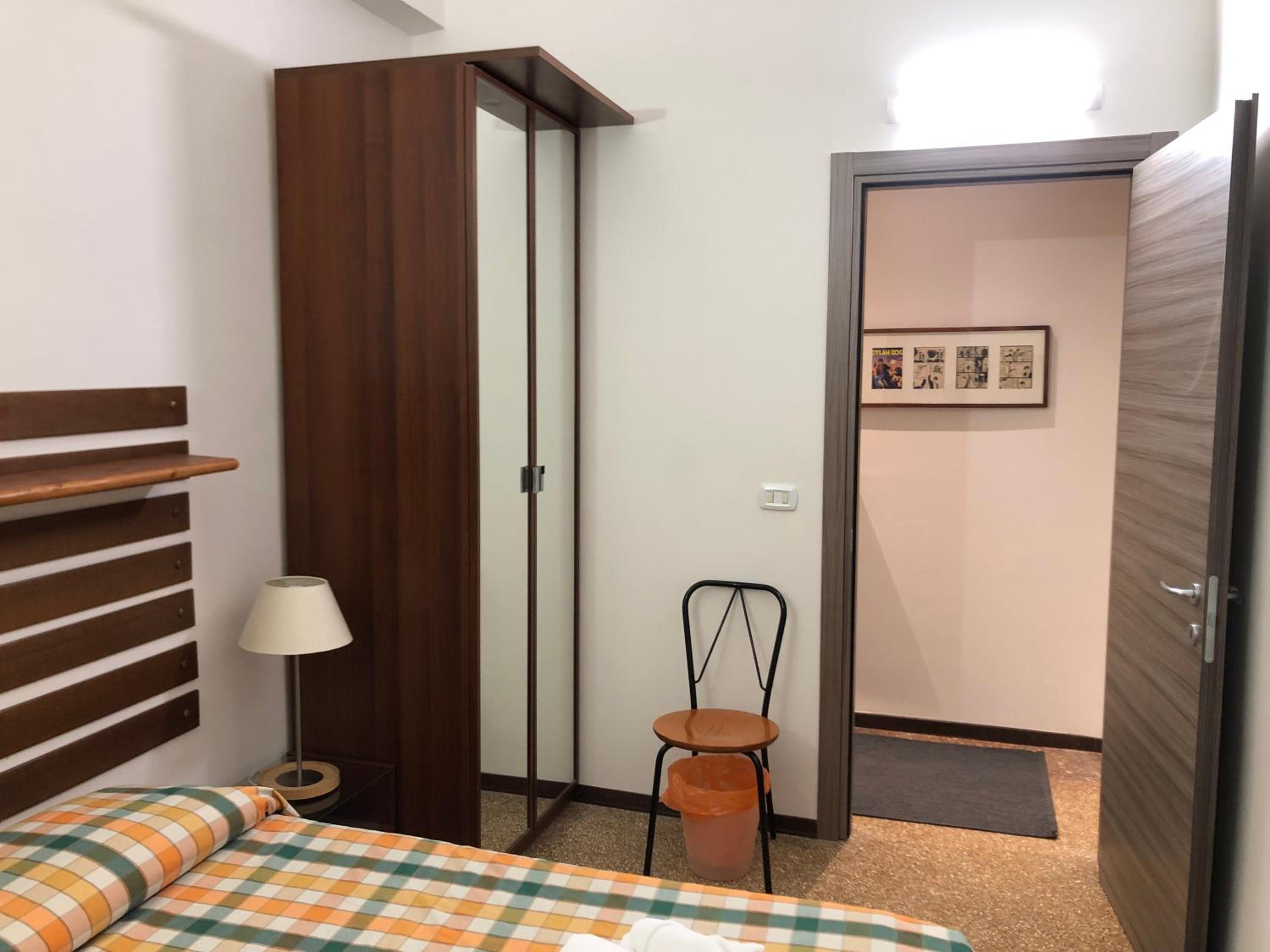 Large Quadruple Room - Photo 9