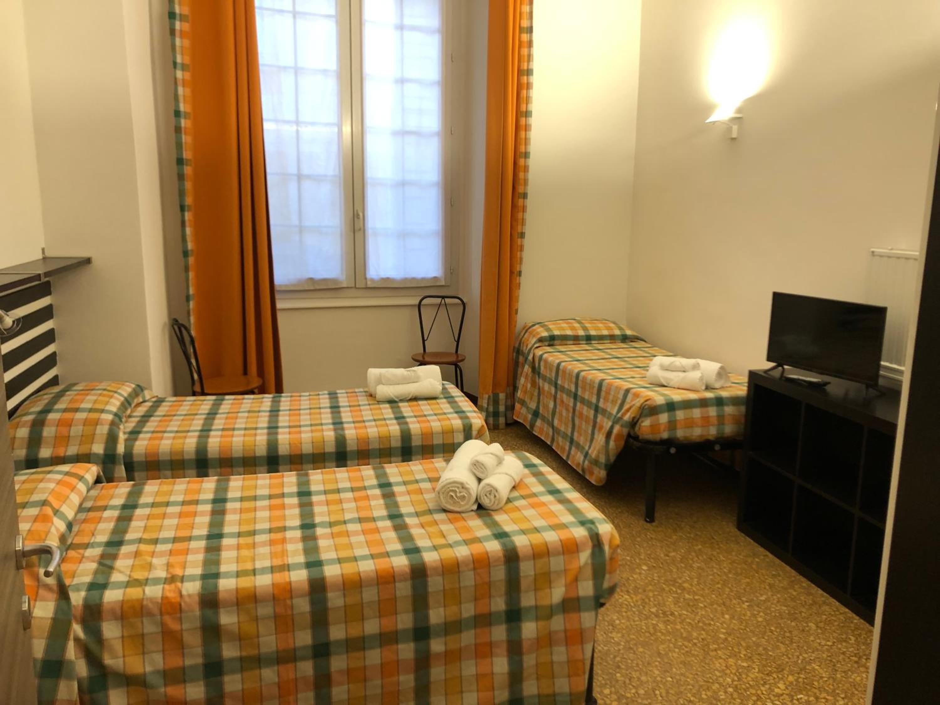 Large Quadruple Room - Photo 8