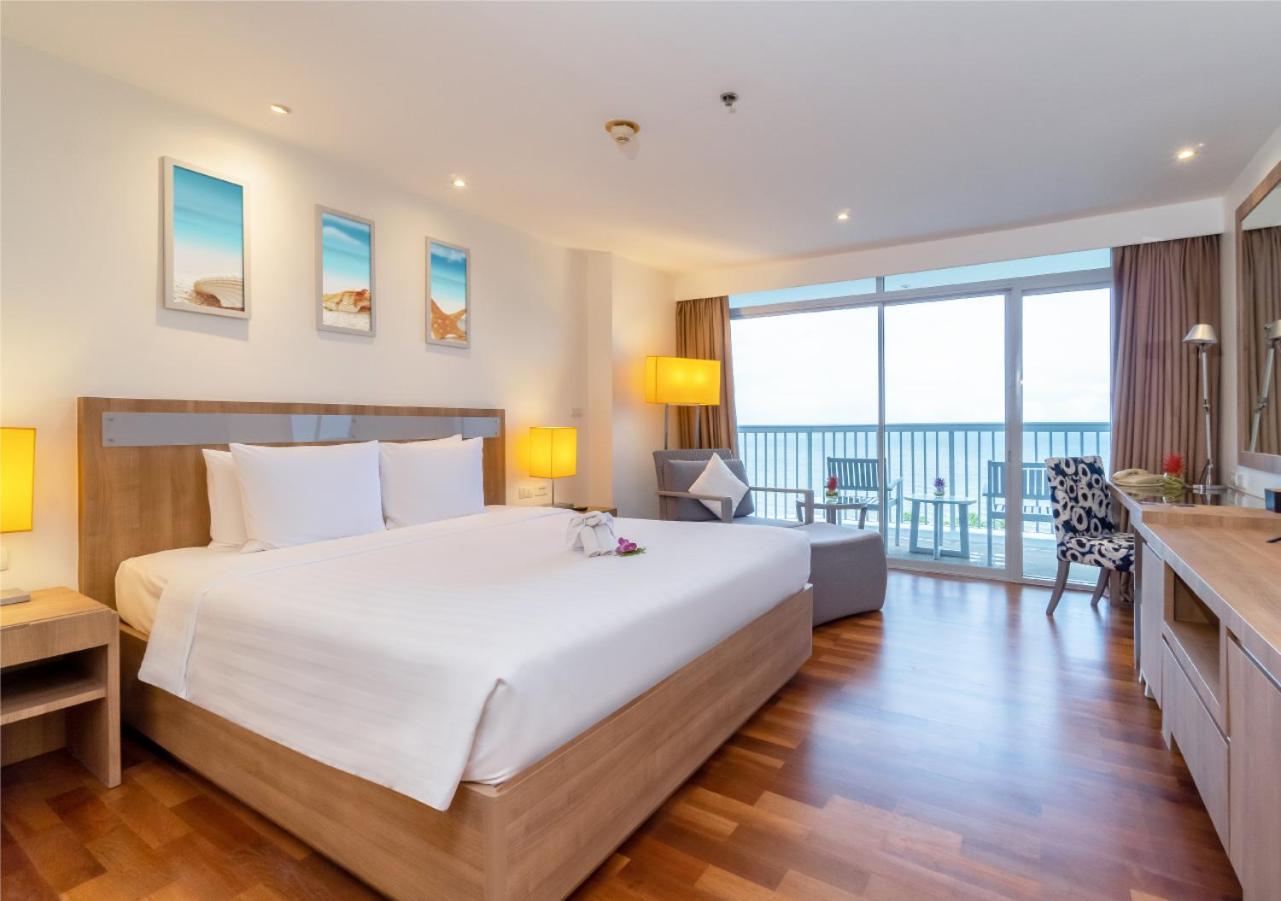 Deluxe King Room with Ocean View - Photo 3