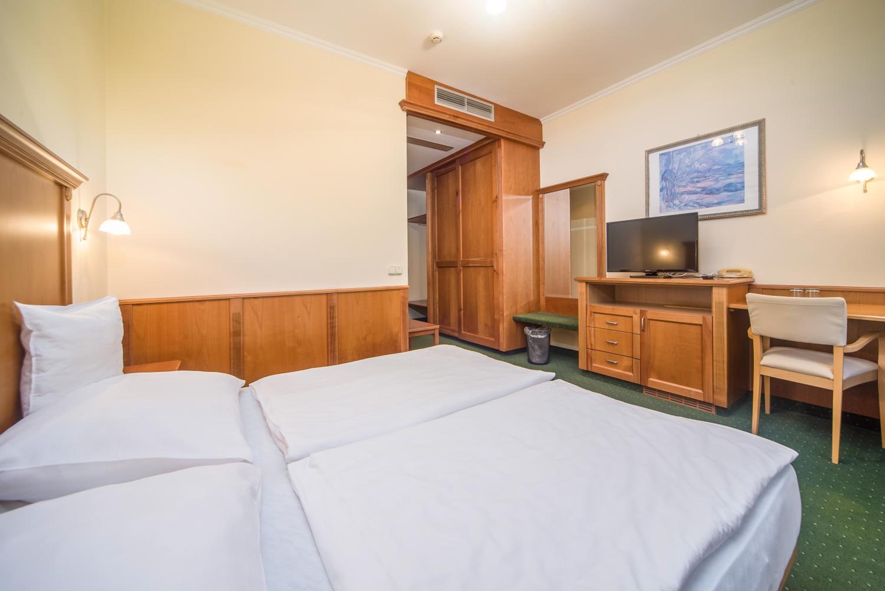 Double Room - Photo 3