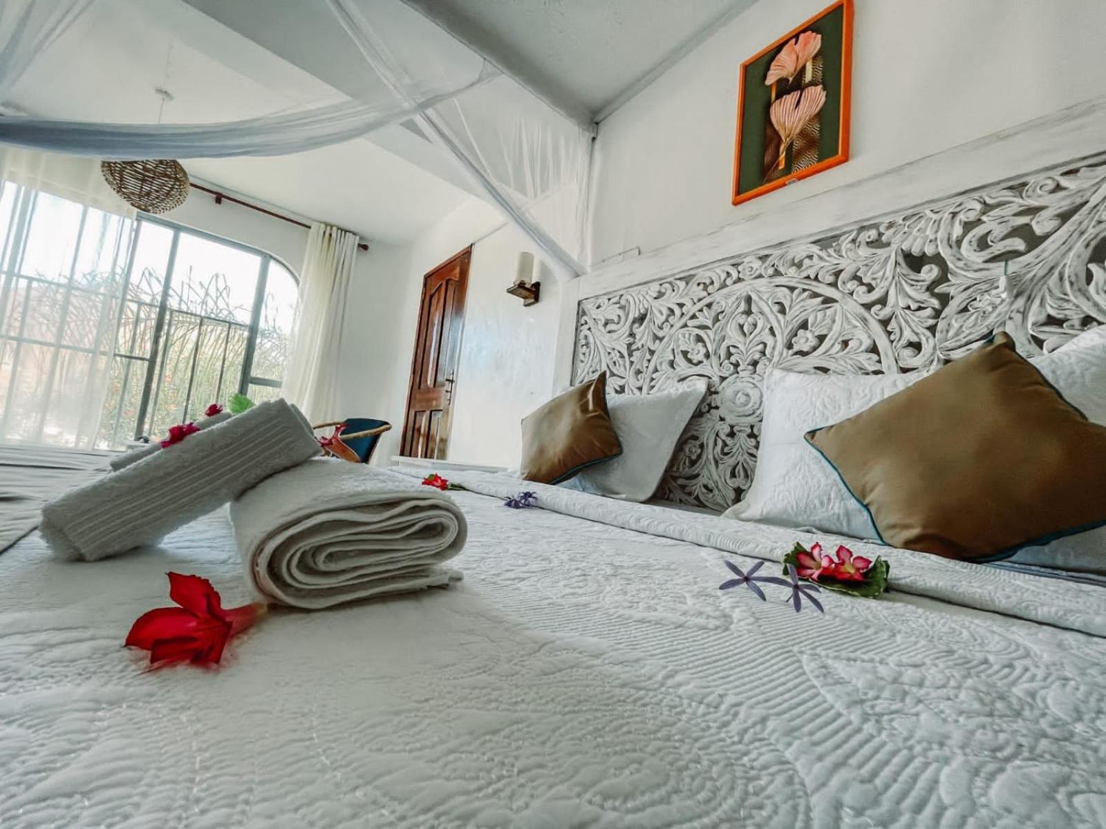Five-Bedroom House photo 3