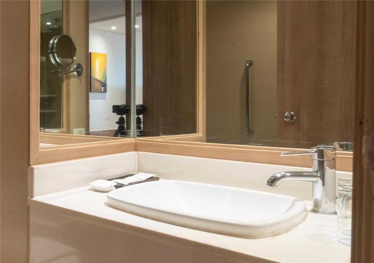 Family Junior Suite with Ocean View - Photo 4