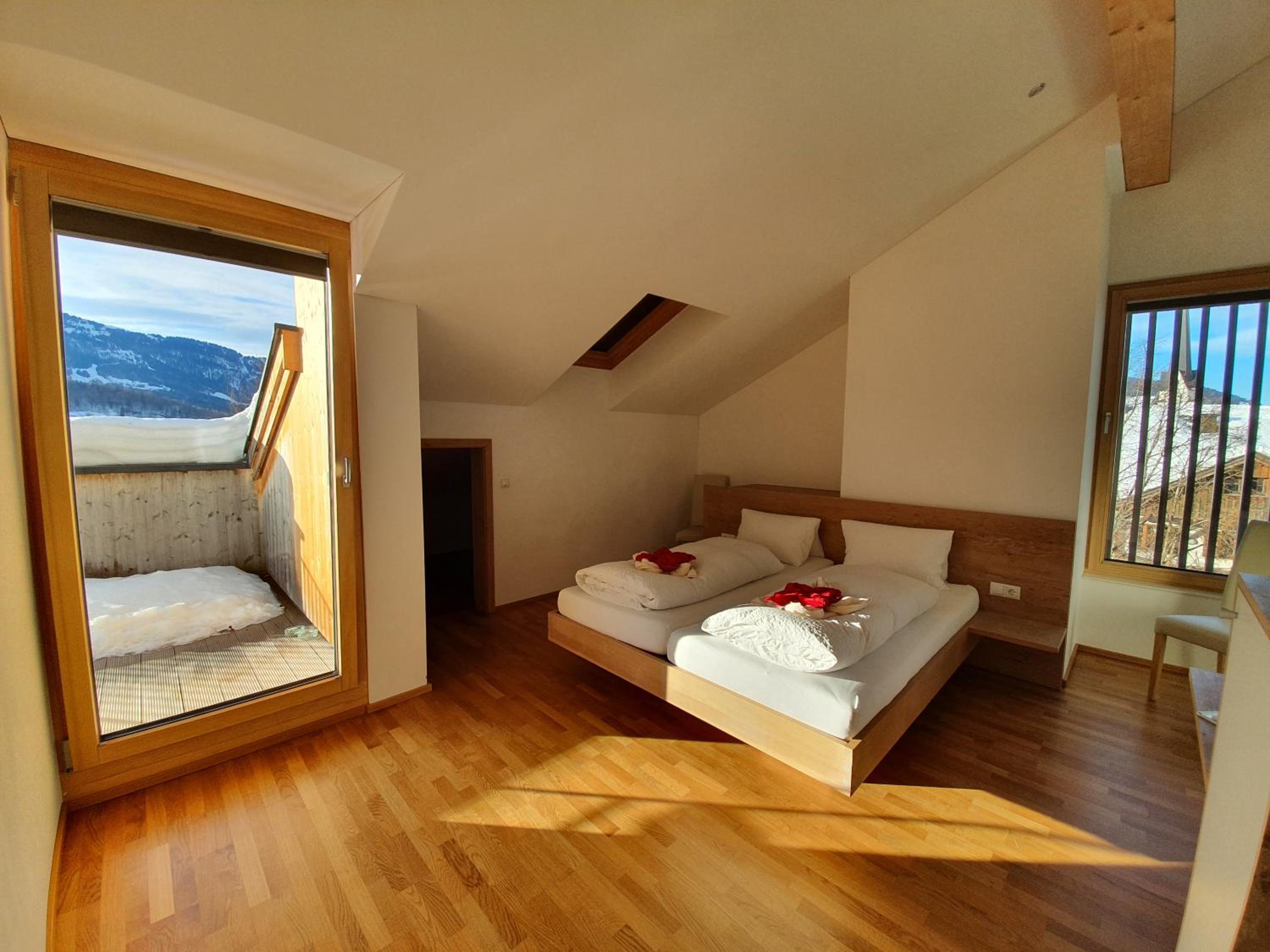 Deluxe Suite with Spa Bath photo 1