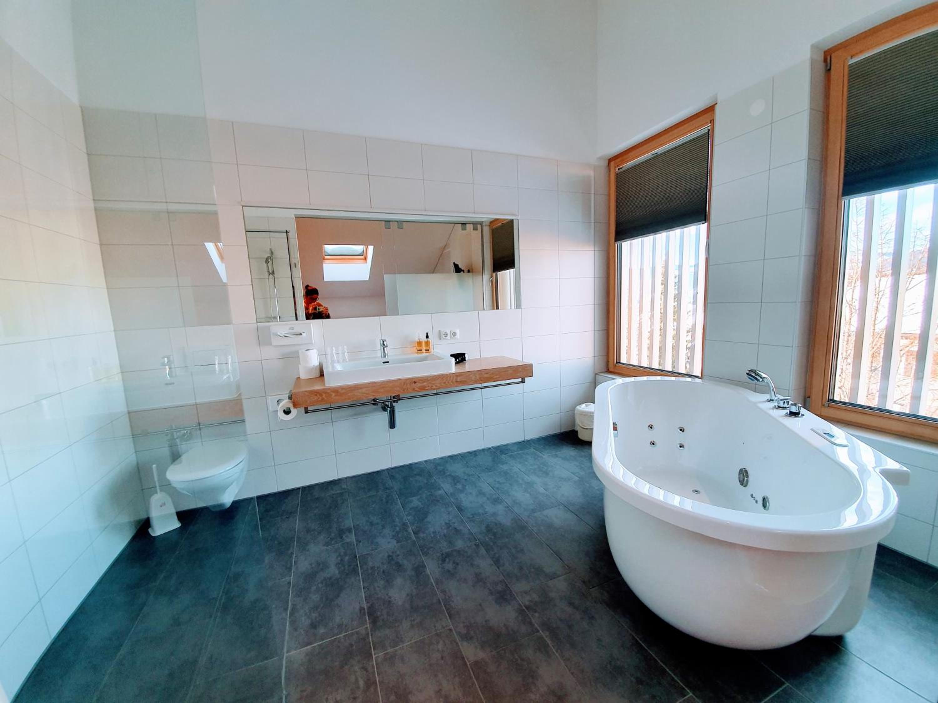 Deluxe Suite with Spa Bath photo 2