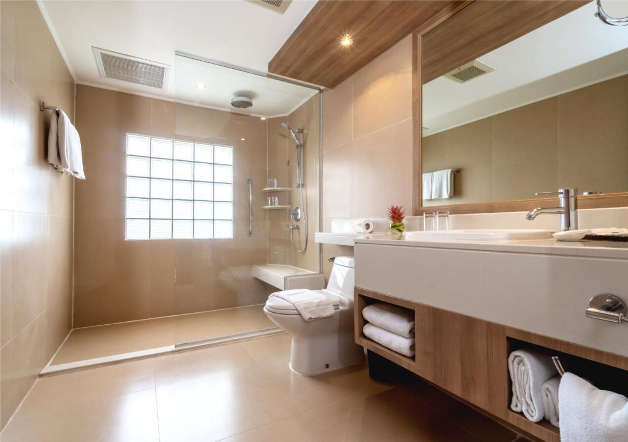 Family Suite with Ocean View - Photo 8