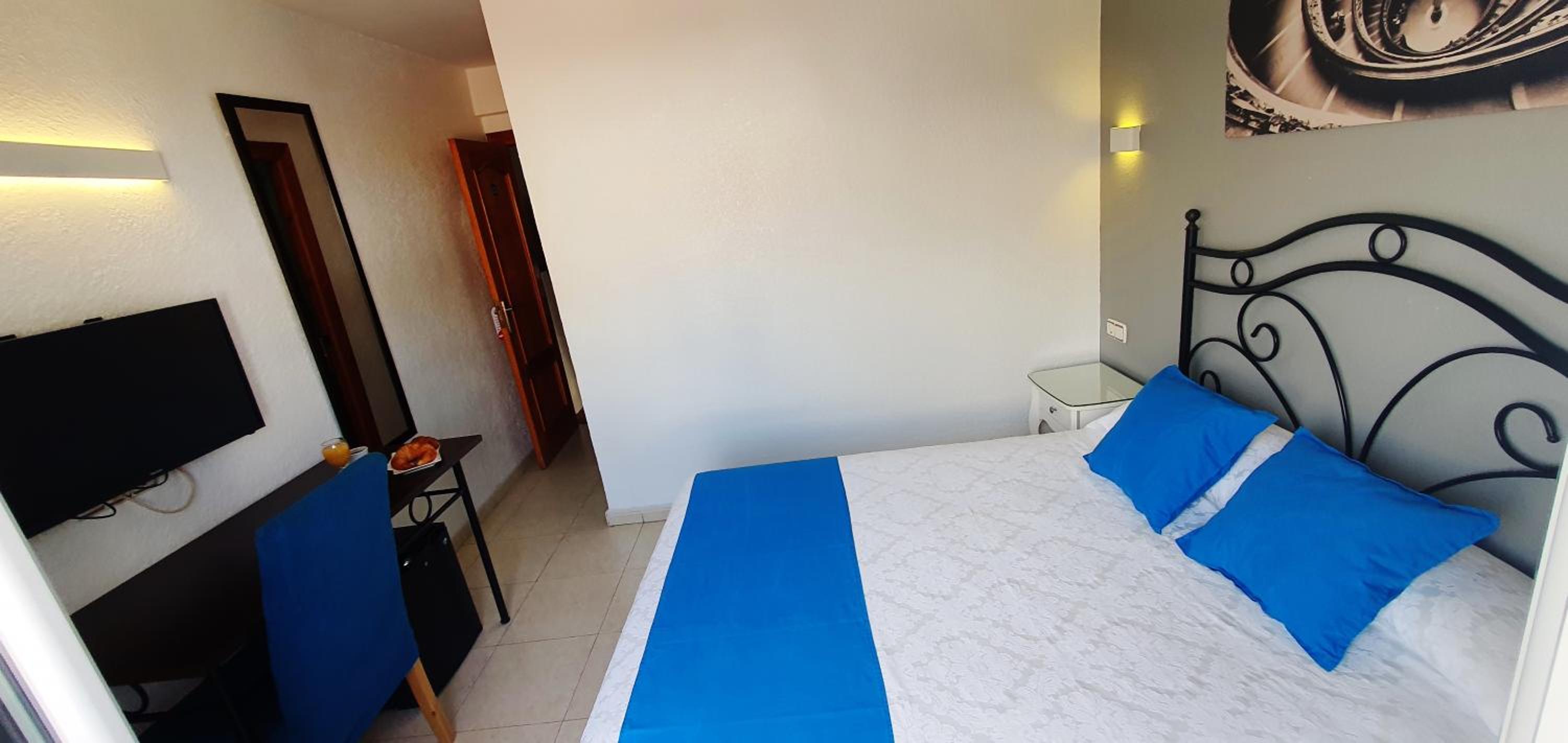 Double Room - Photo 4