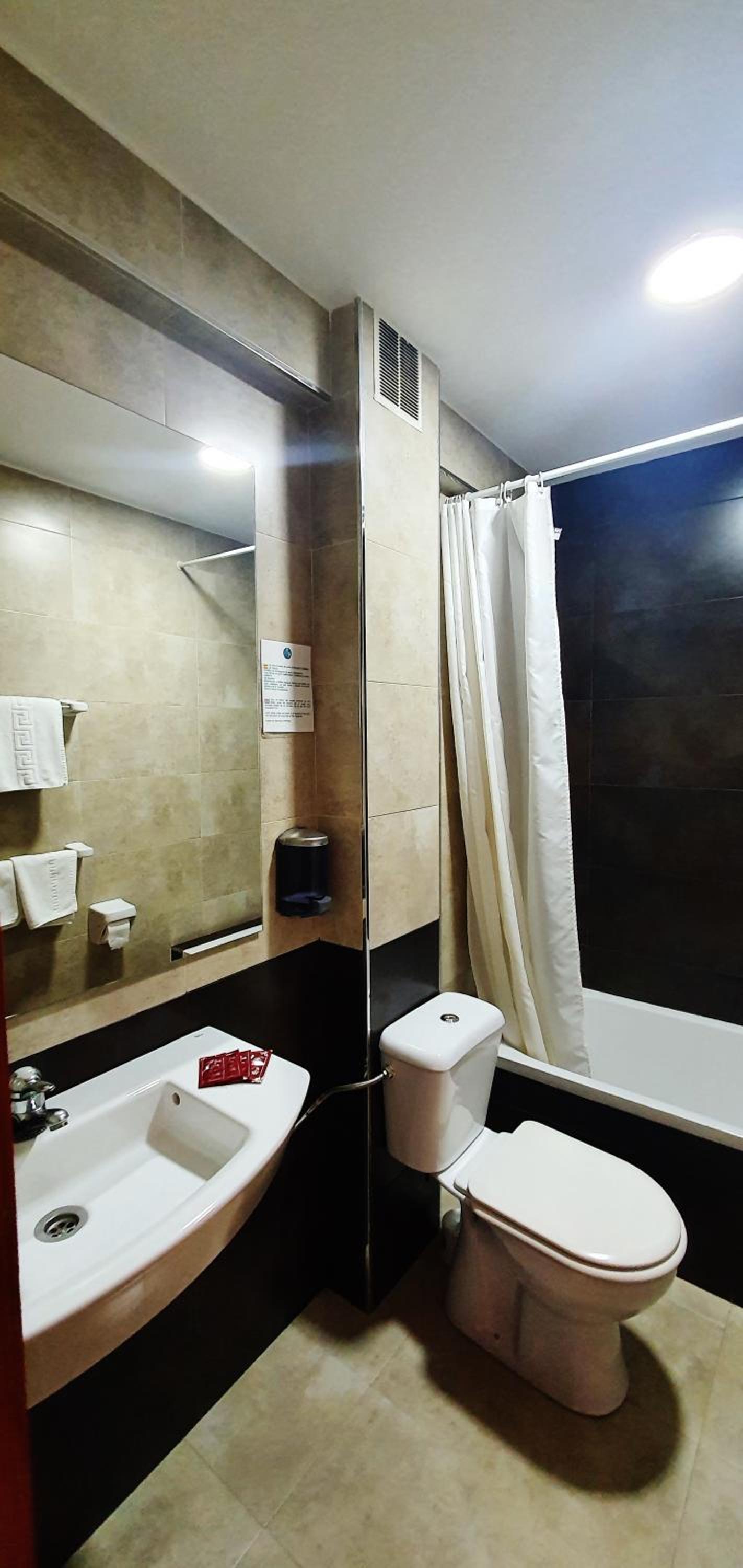 Double Room - Photo 2