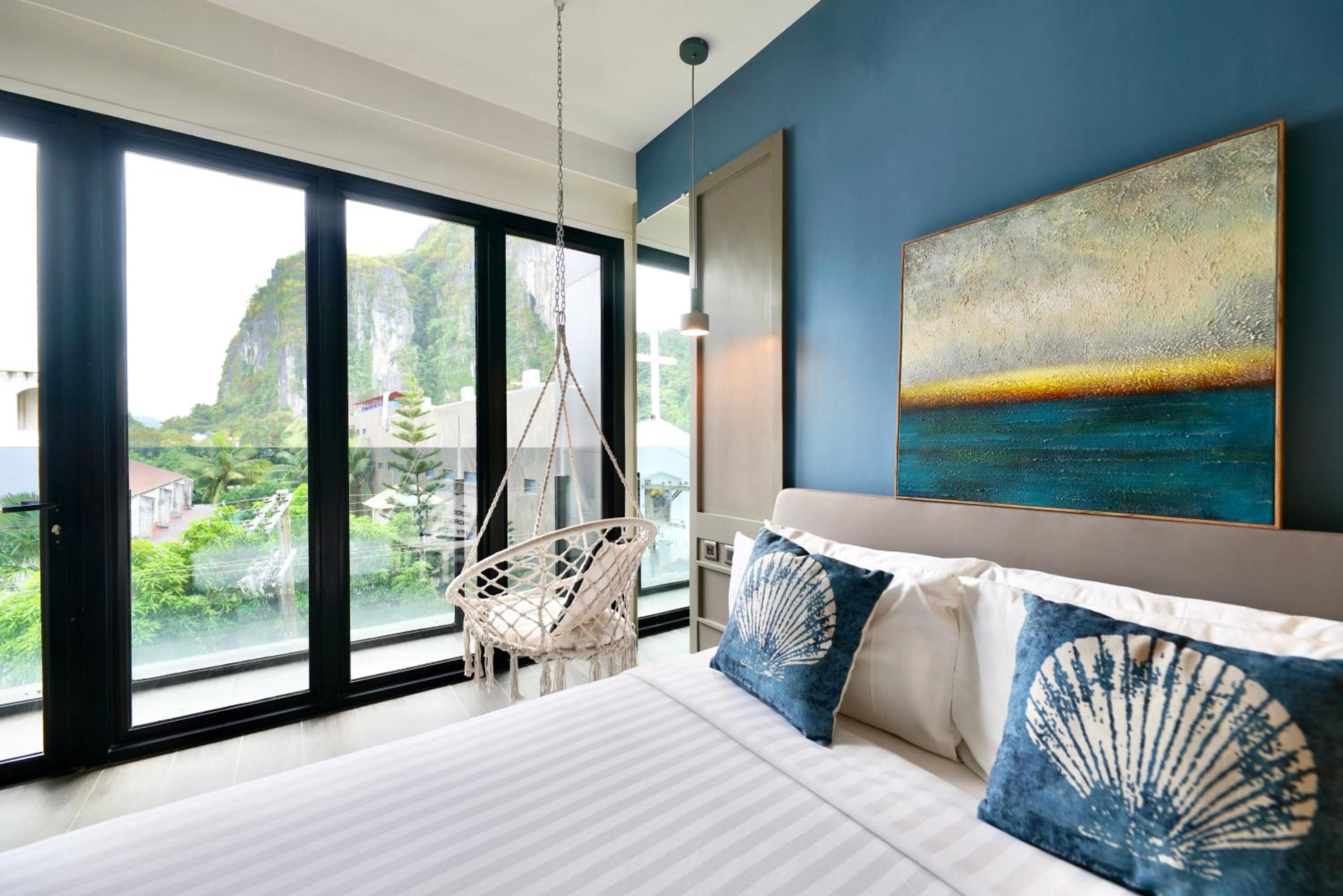 Deluxe Queen Room with Mountain View